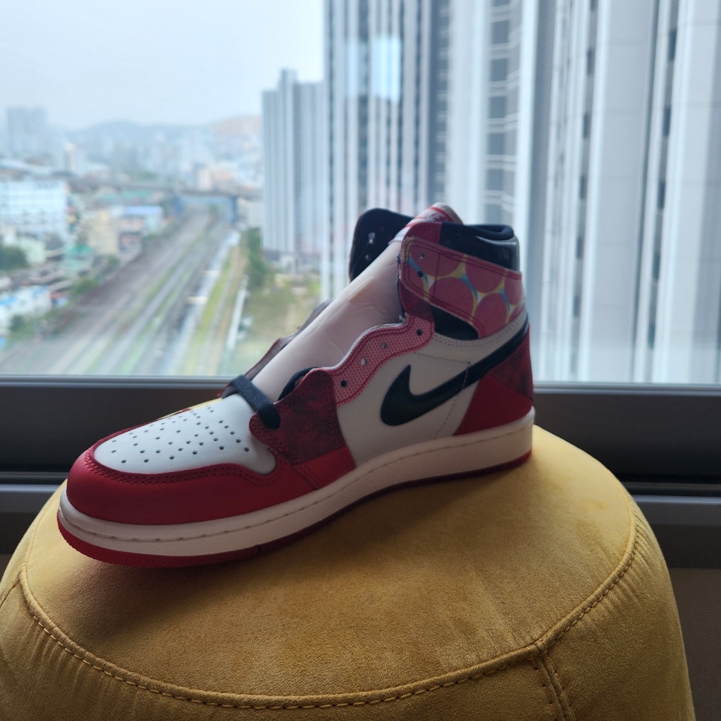 Jordan 1 Retro High Spider-Man Next Chapter 착용 스타일 - 3