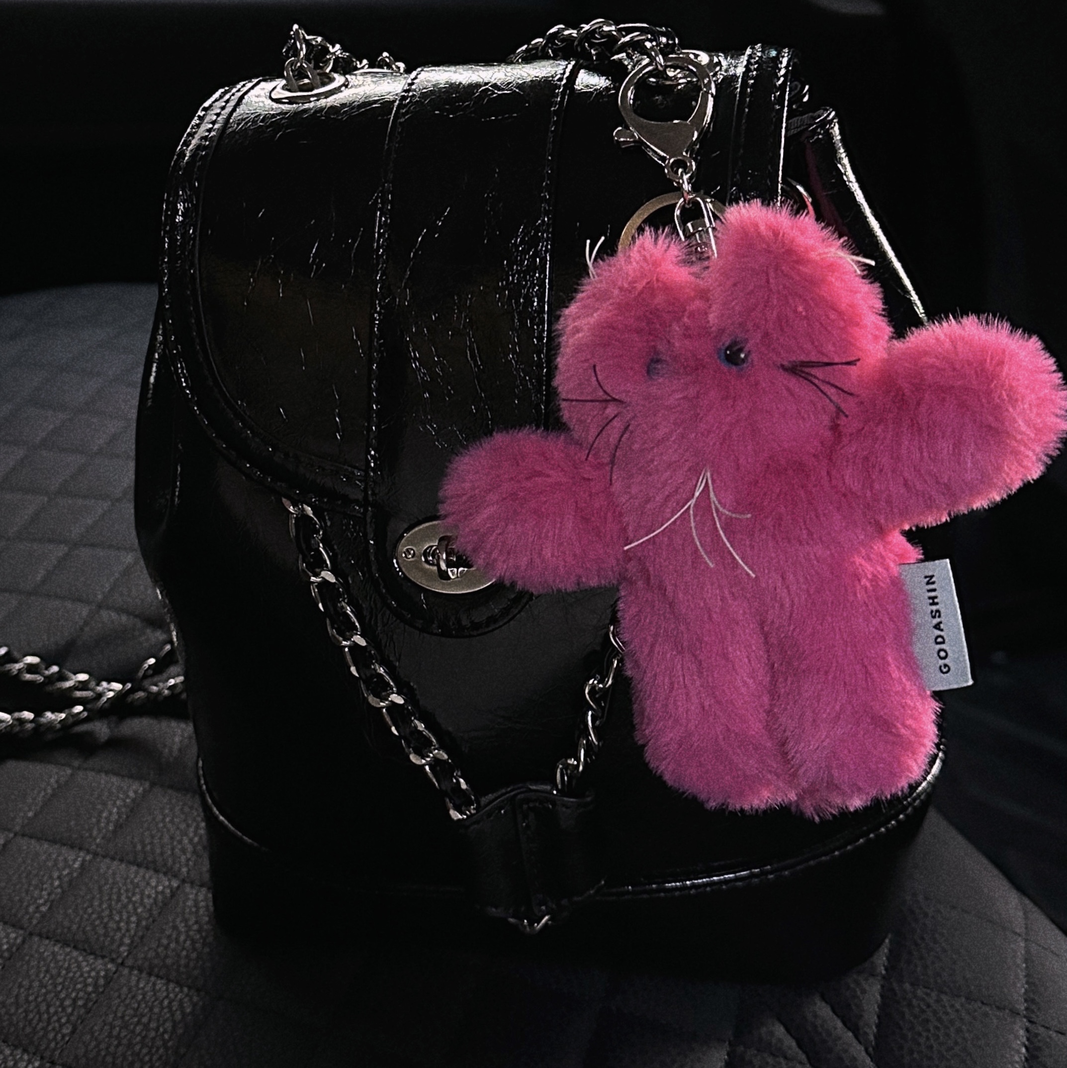 Godashin Cats Keyring Pink 착용 스타일