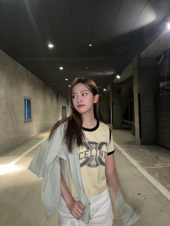 (W) Celine Triomphe T-Shirt in Cotton Jersey Butter Black 착용 스타일