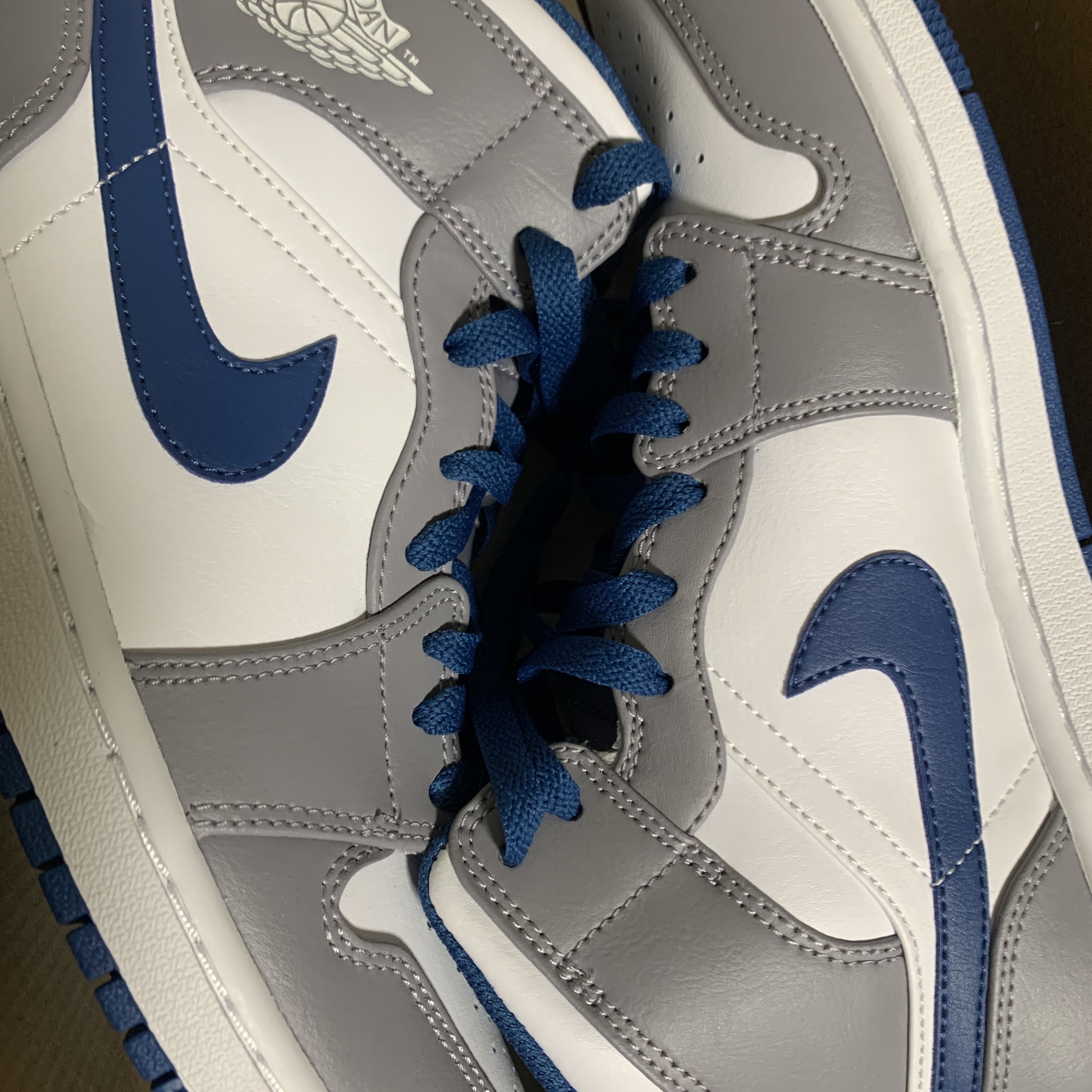 Jordan 1 Mid Cement Grey True Blue 착용 스타일