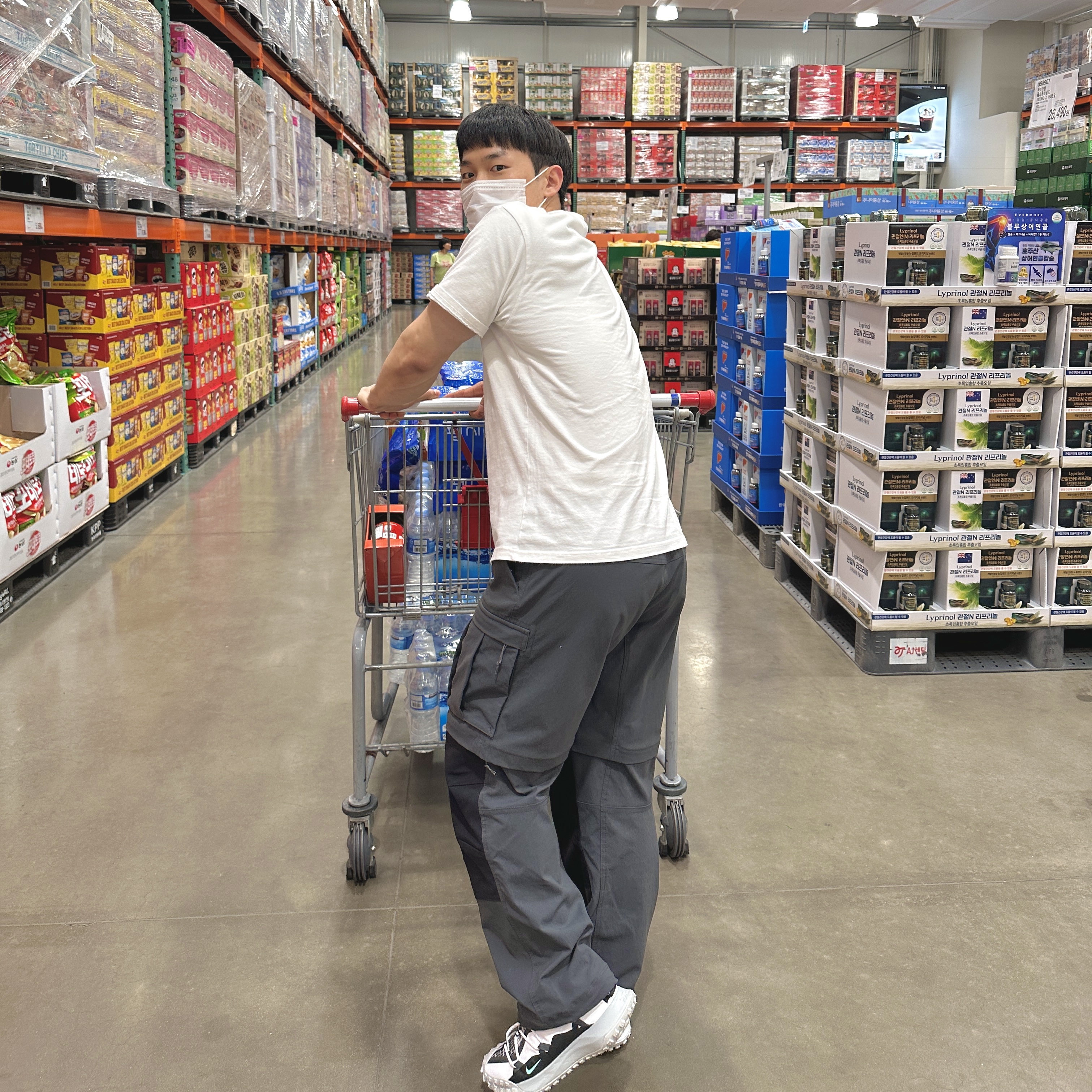 Nike ACG Smith Summit Cargo Pants Dark Smoke Grey - Asia, Nike ACG Mountain Fly Low SE White and Black ์ฐฉ์ฉ ์คํ์ผ