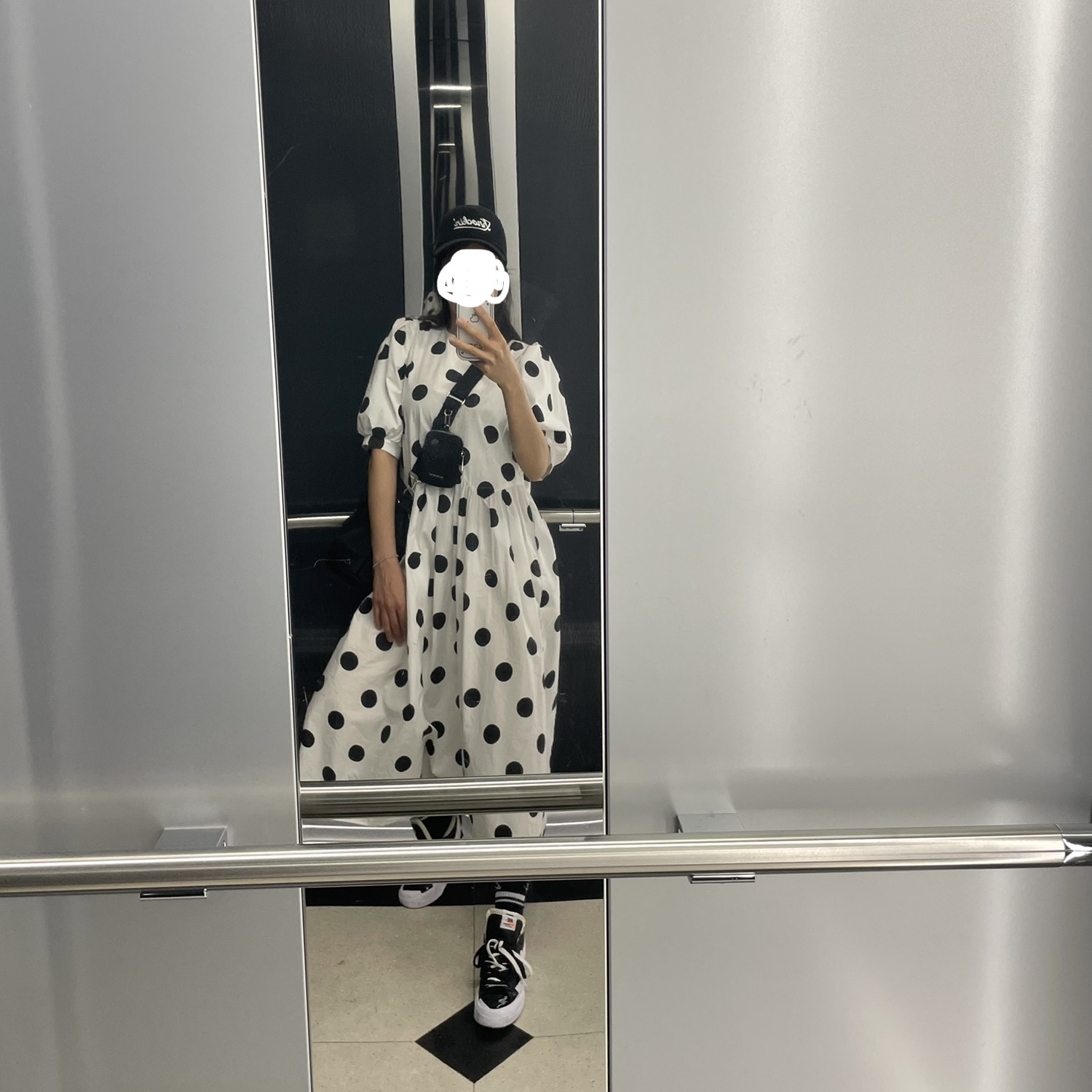 나이키 x 사카이 블레이저 로우 블랙 페이턴트 레더 착용 스타일 - 2