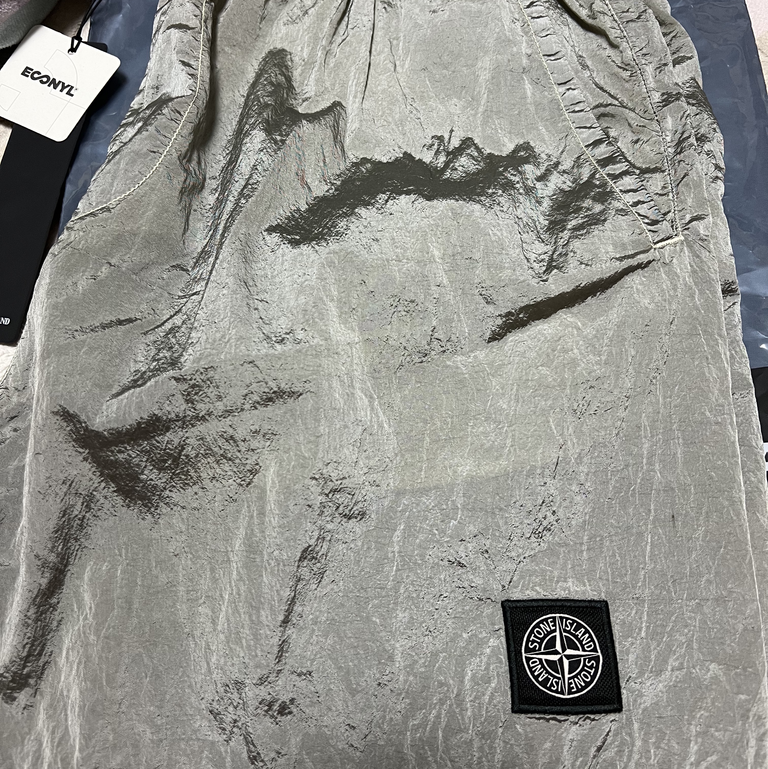 Stone Island B0943 Nylon Metal in Econyl Regenerated Nylon Swimming Trunk Light Grey - 22FW 착용 스타일