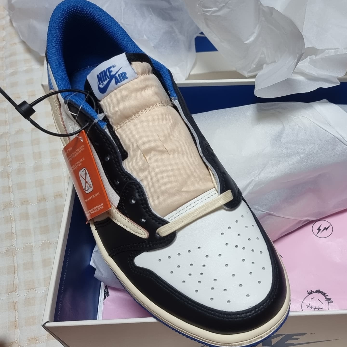 Jordan 1 x Travis Scott x Fragment Retro Low OG SP Military Blue 착용 스타일 - 3