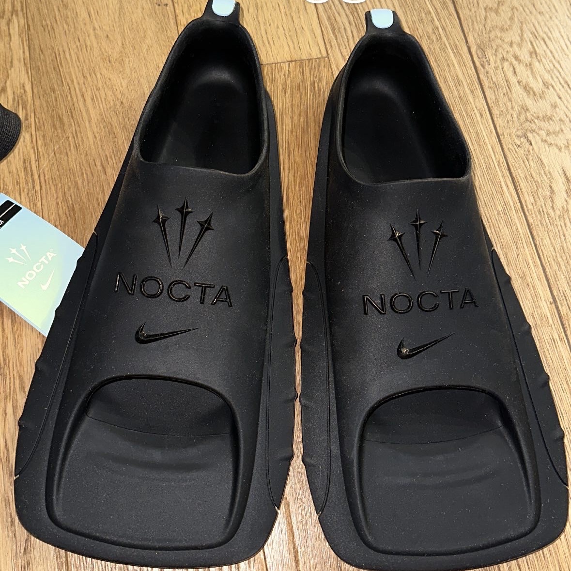 Nike x Drake Nocta Swim Fins Black 착용 스타일 - 2