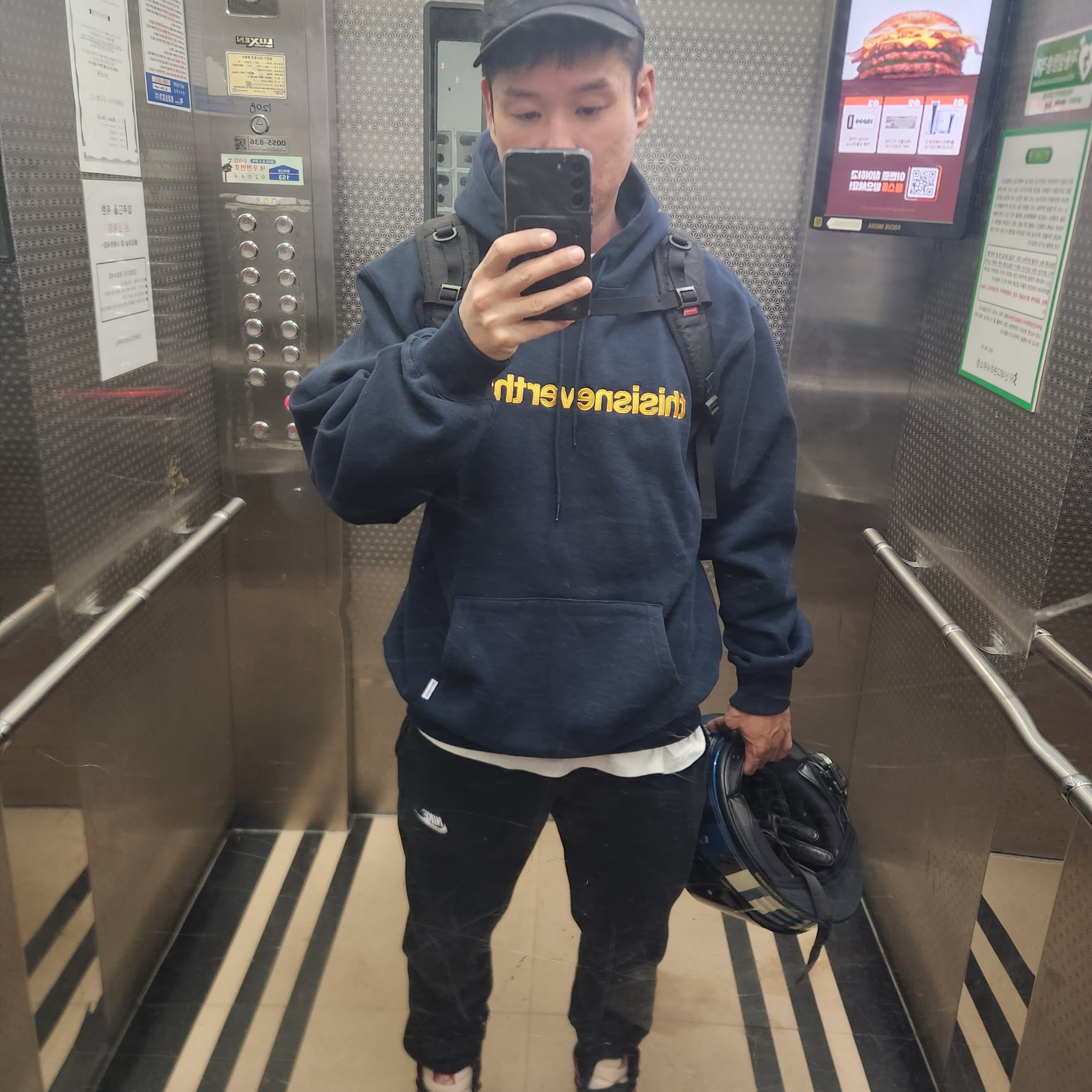 Supreme Broken Camo Camp Cap Black - 22SS, Jordan 1 Retro High OG Chicago 2022 착용 스타일