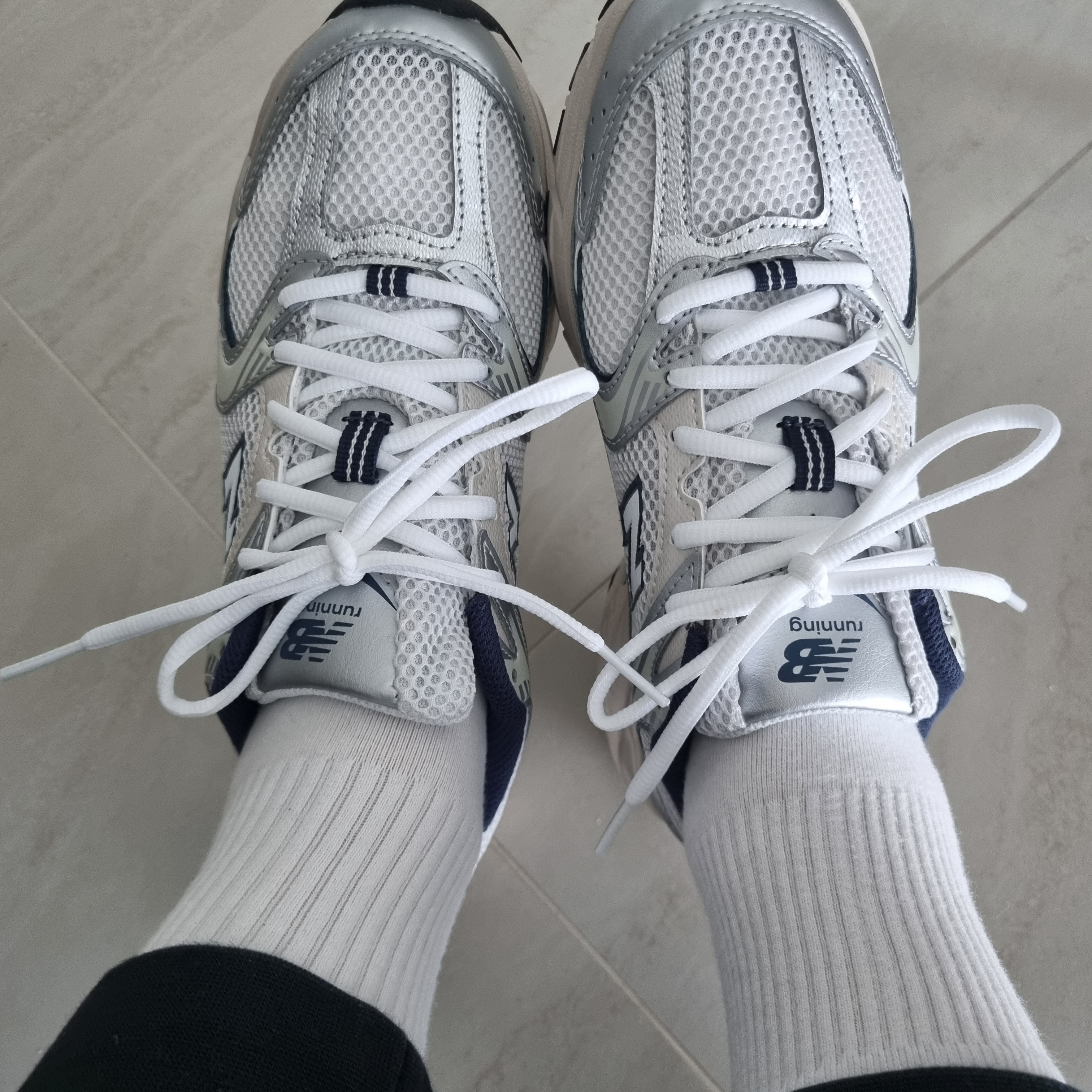 New Balance 530 Steel Grey 착용 스타일