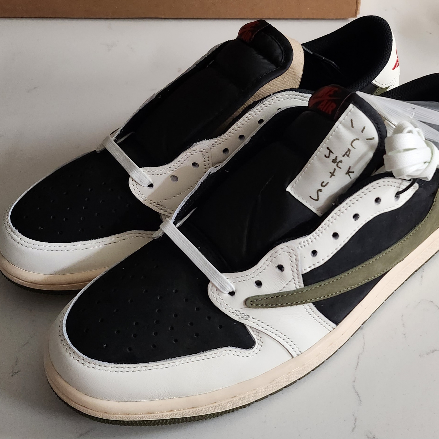 (W) Jordan 1 x Travis Scott Retro Low OG SP Medium Olive 착용 스타일