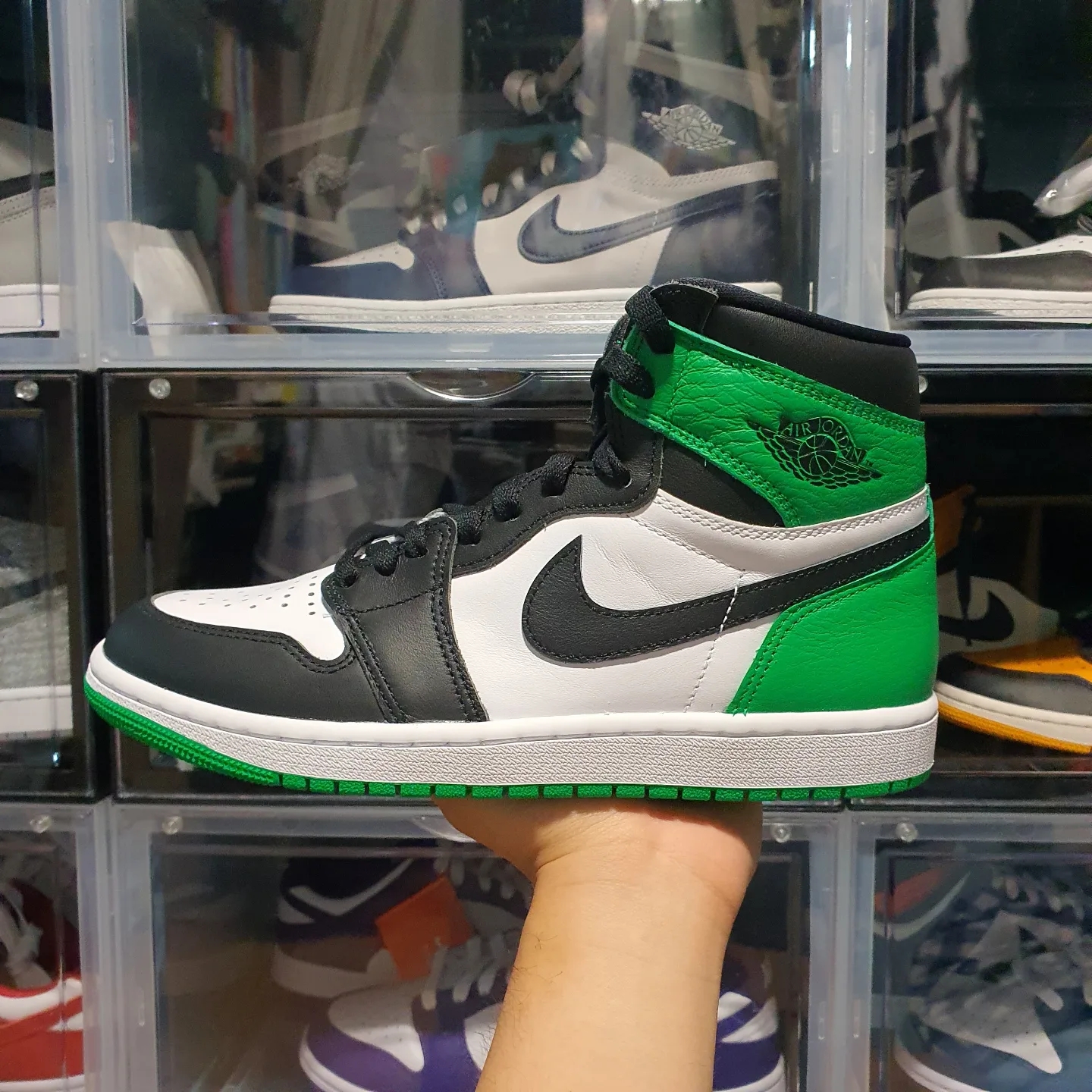 Jordan 1 Retro High OG Black and Lucky Green 착용 스타일 - 2