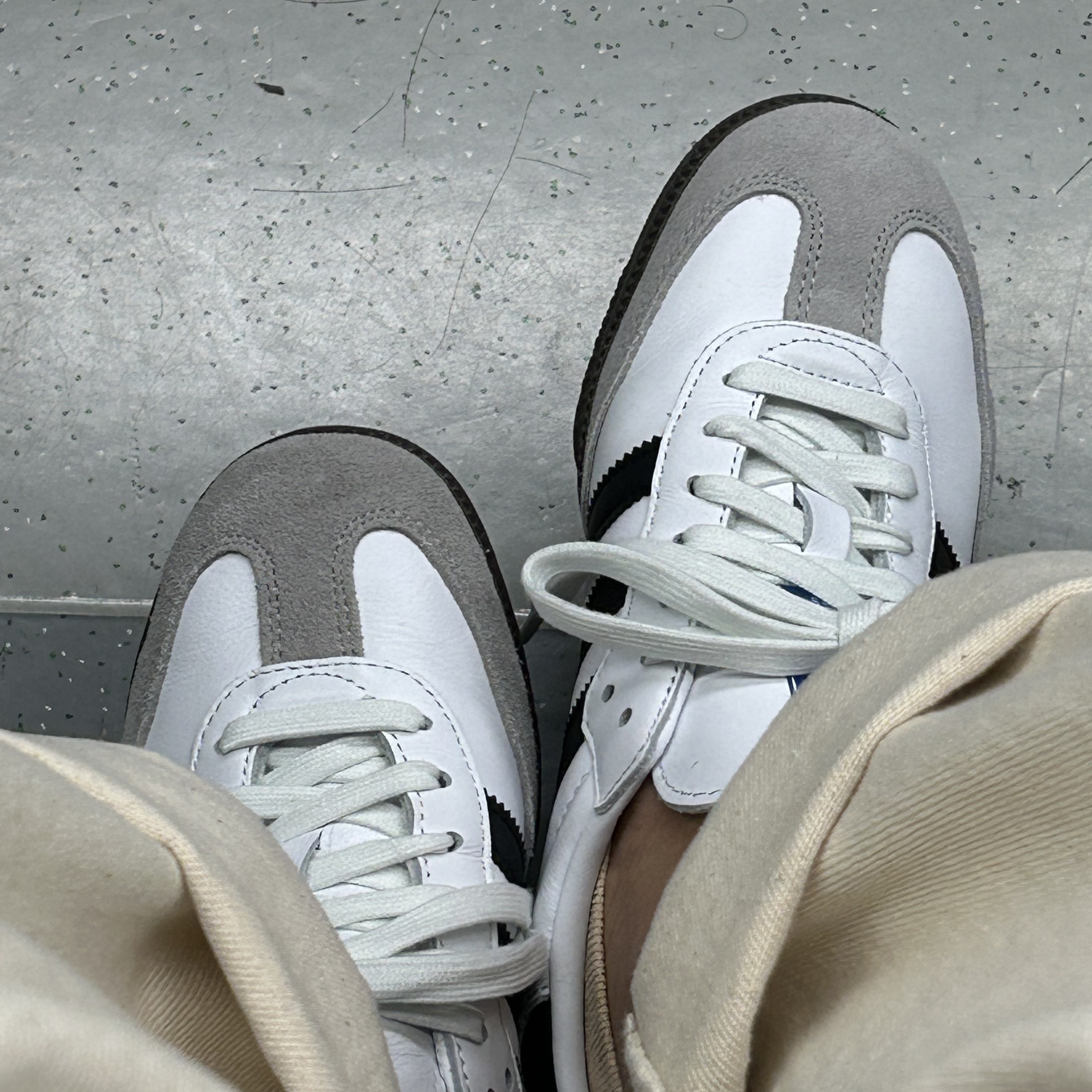 Adidas Samba OG Cloud White 착용 스타일