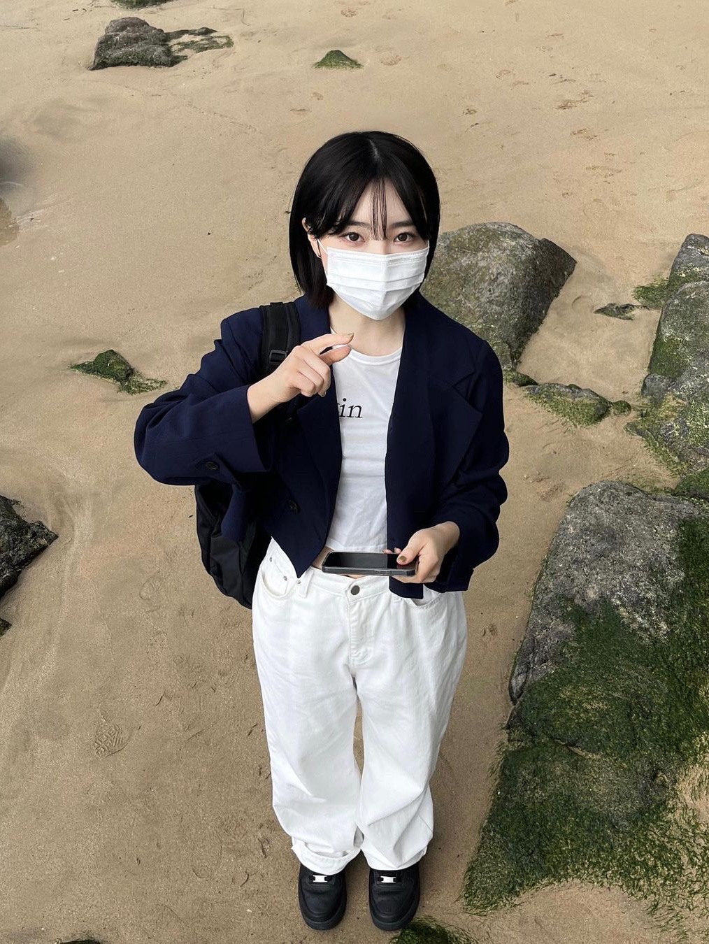 (W) Matin Kim Logo Silket Crop Top White, (W) Matin Kim Logo Silket Crop Top Black 착용 스타일