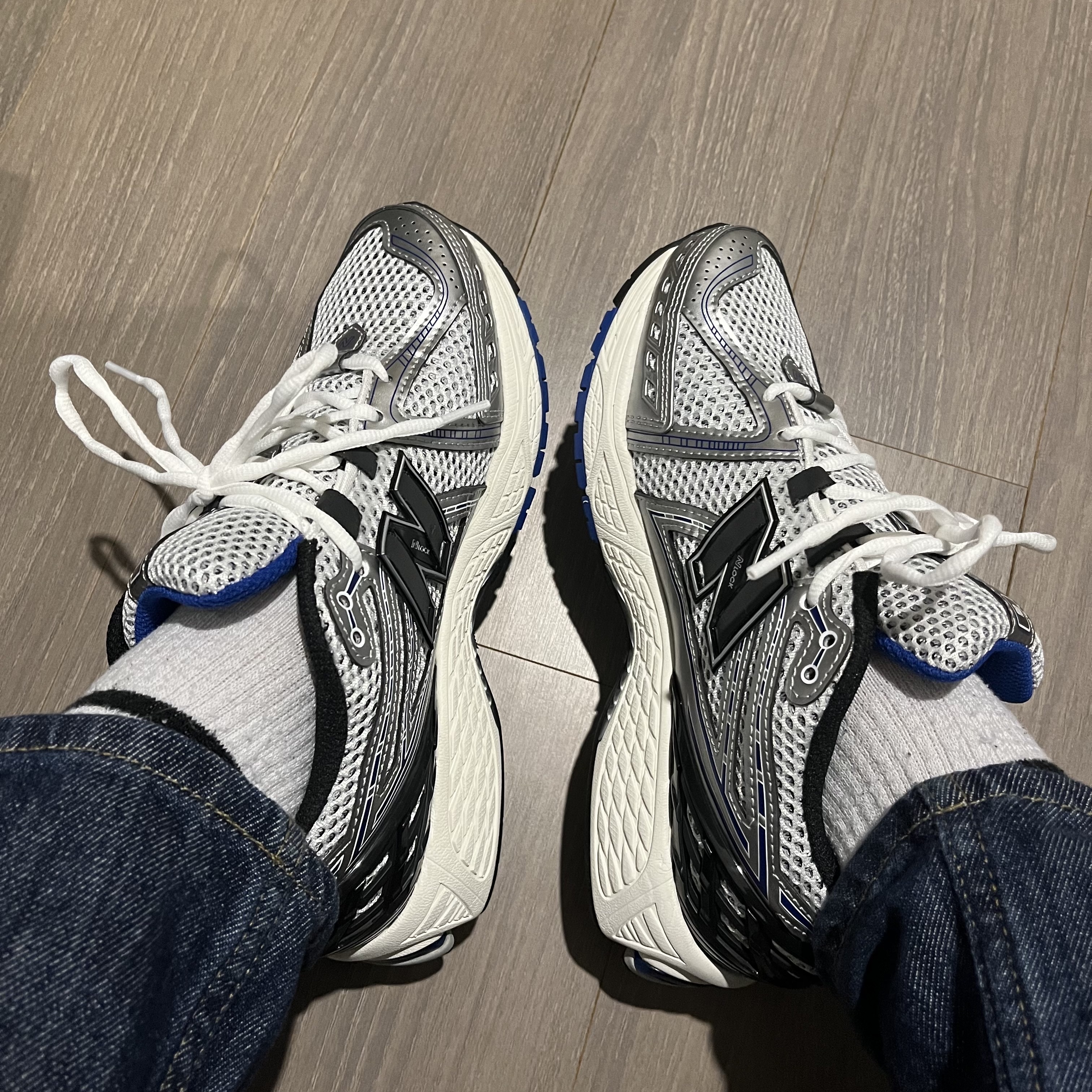 New Balance 1906R Silver Metallic 착용 스타일 - 4