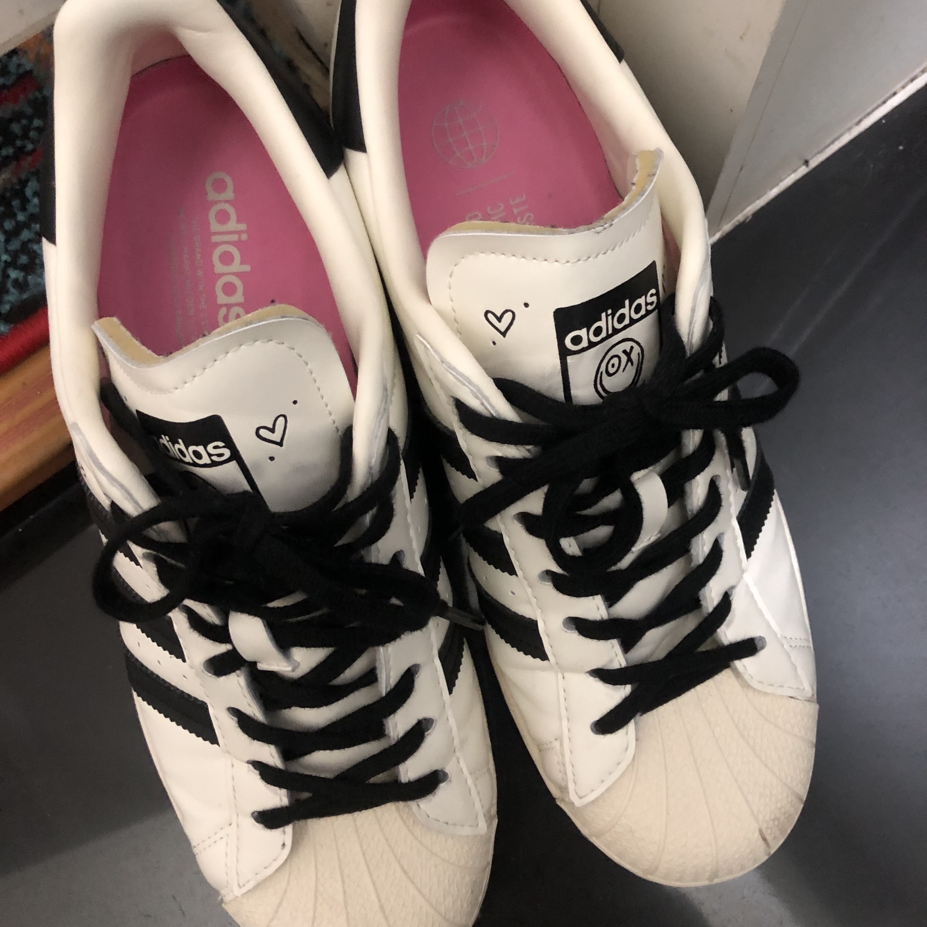 Adidas x Andre Saraiva Superstar Cream White Core Black 착용 스타일