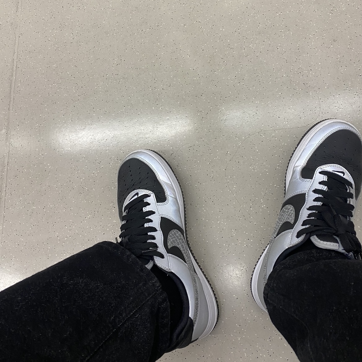 Nike Air Force 1 B Silver Snake 착용 스타일