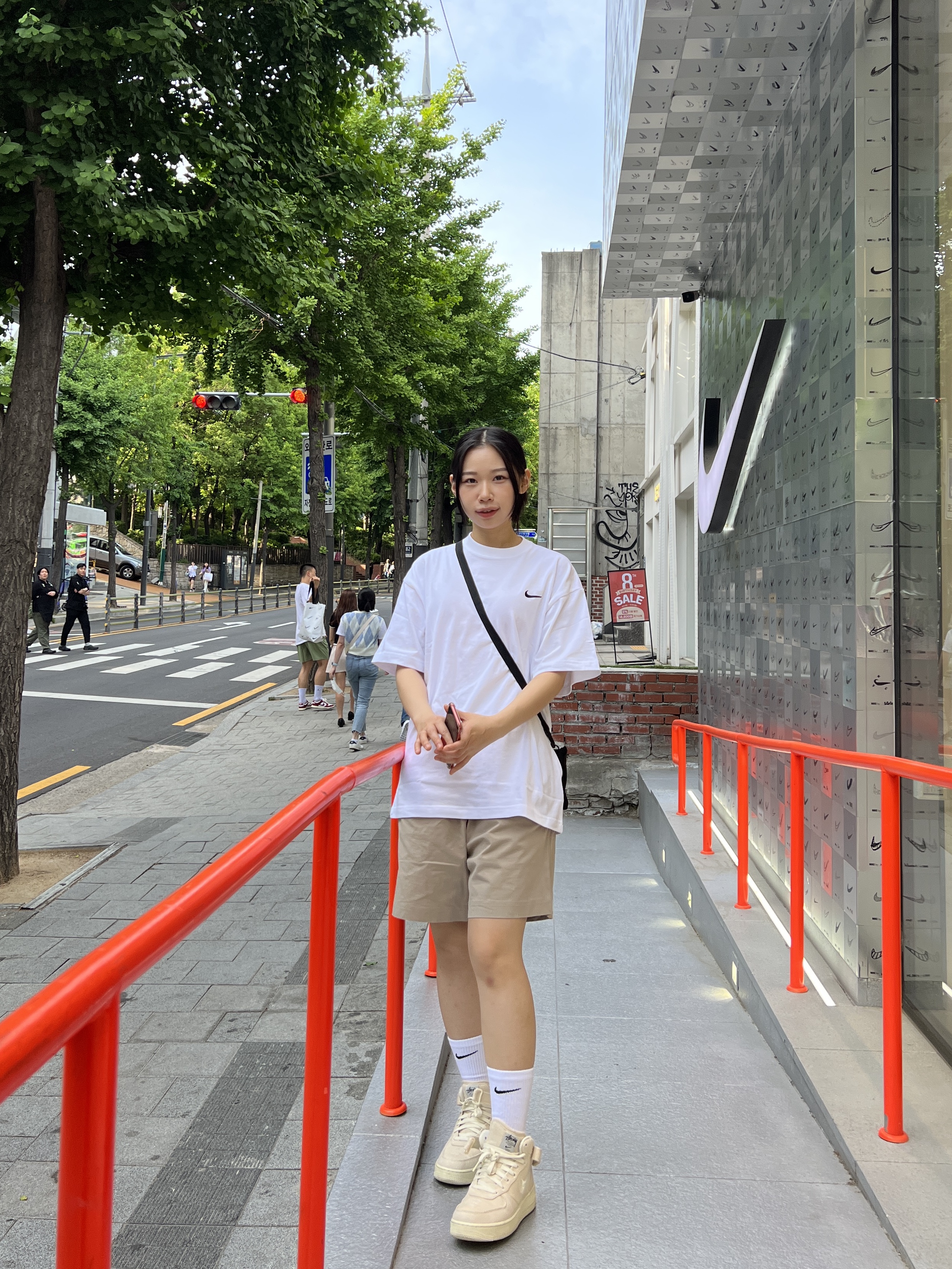 Nike x Stussy T-Shirt White (DV1774-100), Nike x Stussy NRG Crew Socks White Black 착용 스타일 - 1