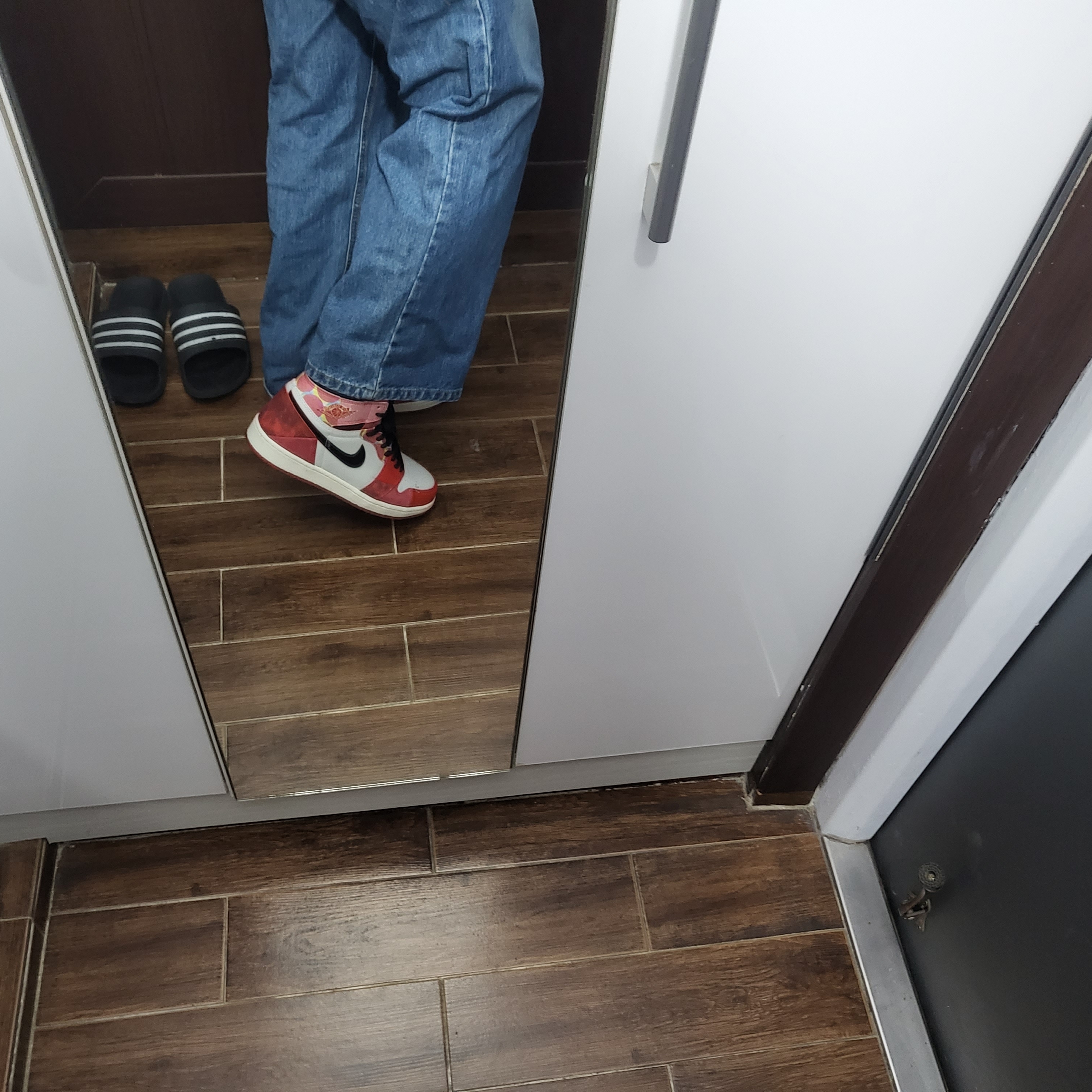 Jordan 1 Retro High Spider-Man Next Chapter 착용 스타일 - 2