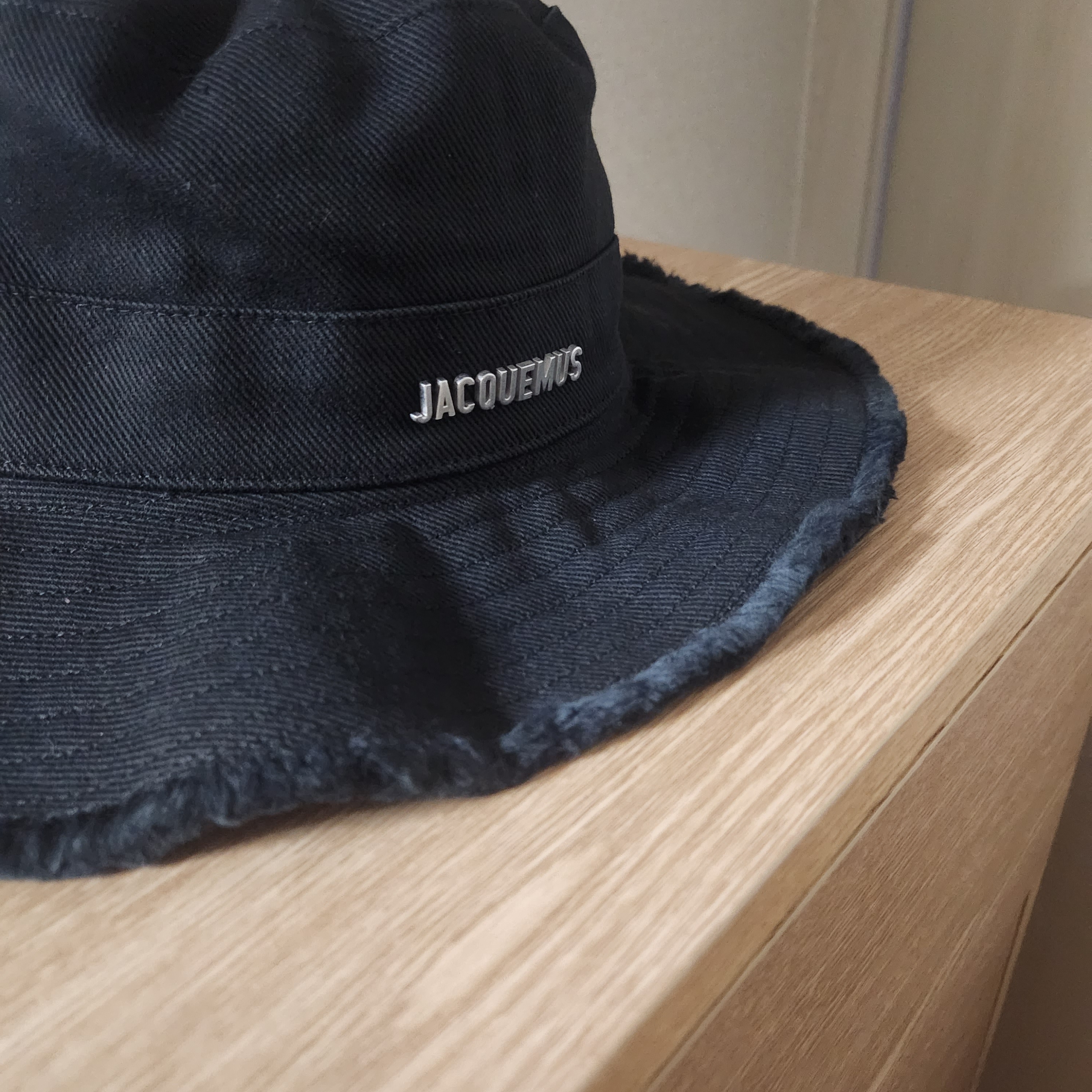 Jacquemus Le Bob Artichaut Bucket Hat Black 착용 스타일