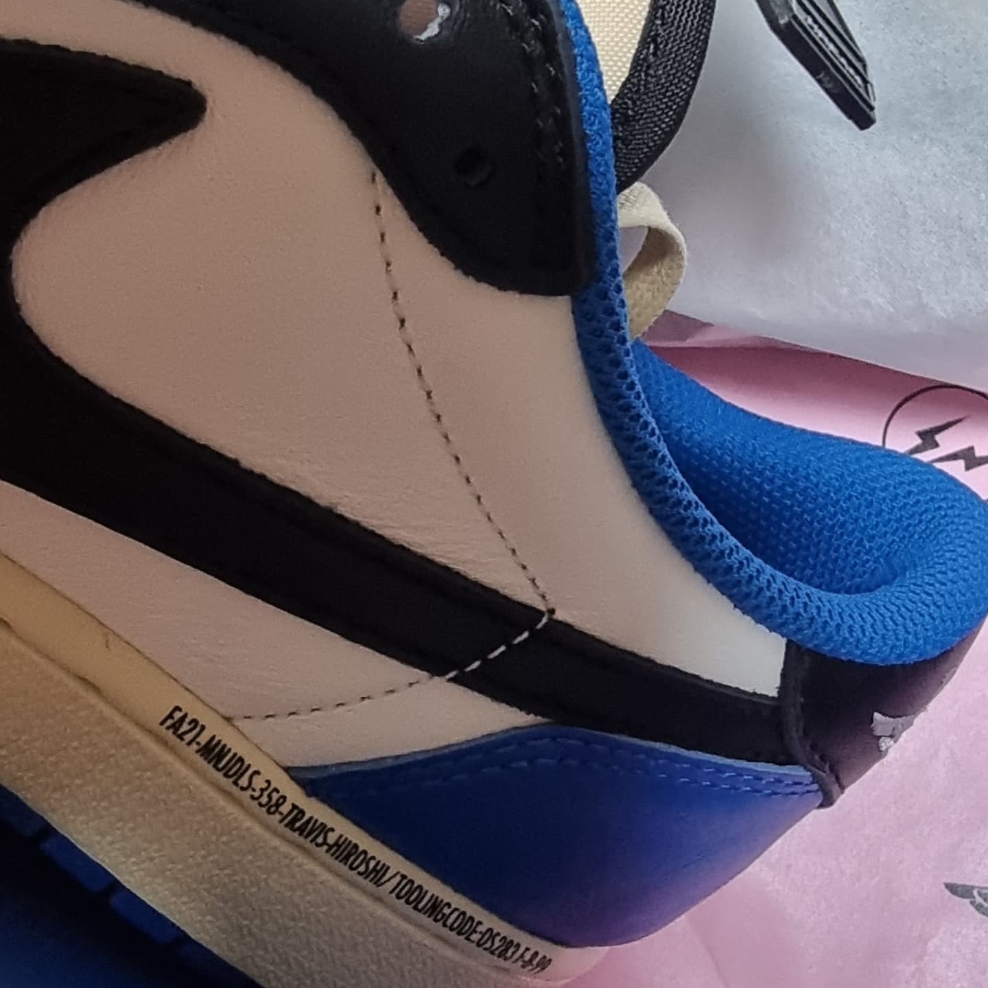 Jordan 1 x Travis Scott x Fragment Retro Low OG SP Military Blue 착용 스타일 - 4