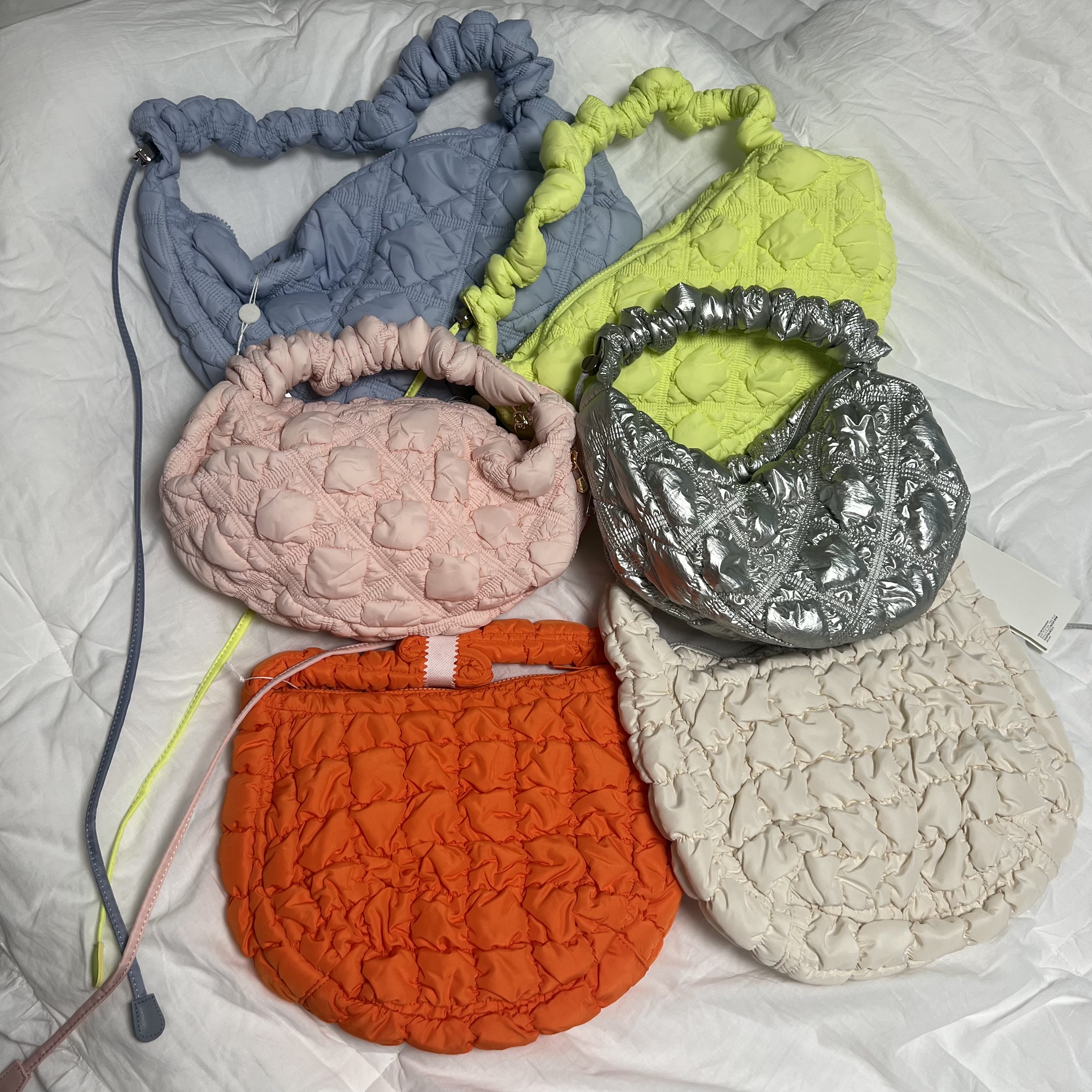 COS Quilted Mini Bag Bright Orange, COS Quilted Mini Bag Cream 착용 스타일 - 1