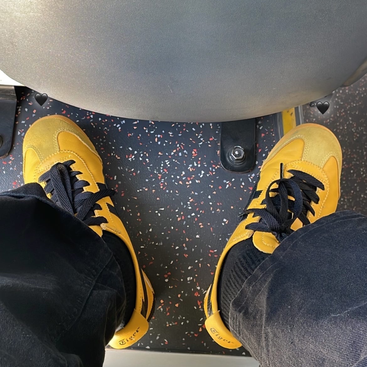 Onitsuka Tiger Mexico 66 Yellow Black 착용 스타일 - 1