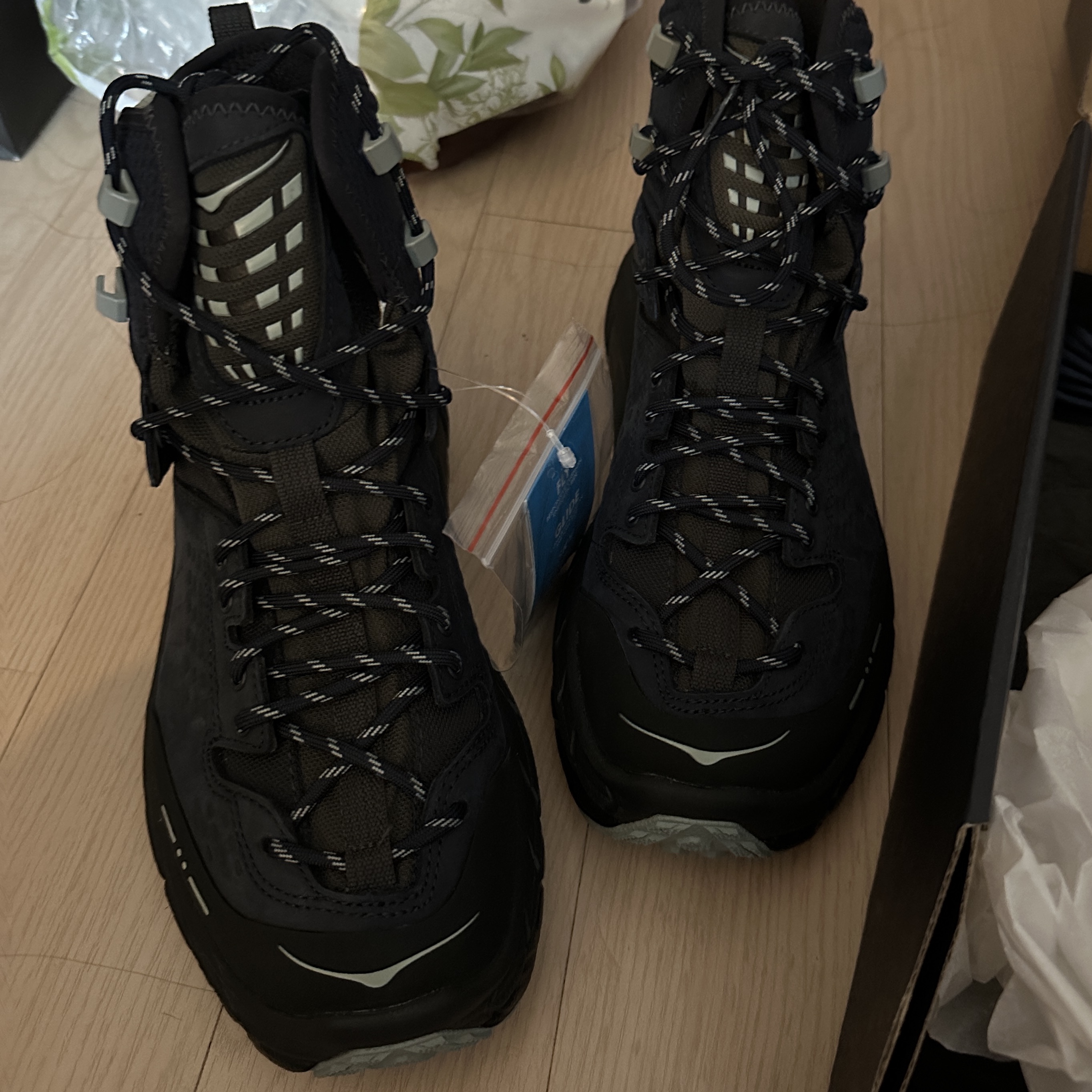 Hoka x J.L-A.L Tor Ultra High Blueberry Jadeite 착용 스타일 - 4