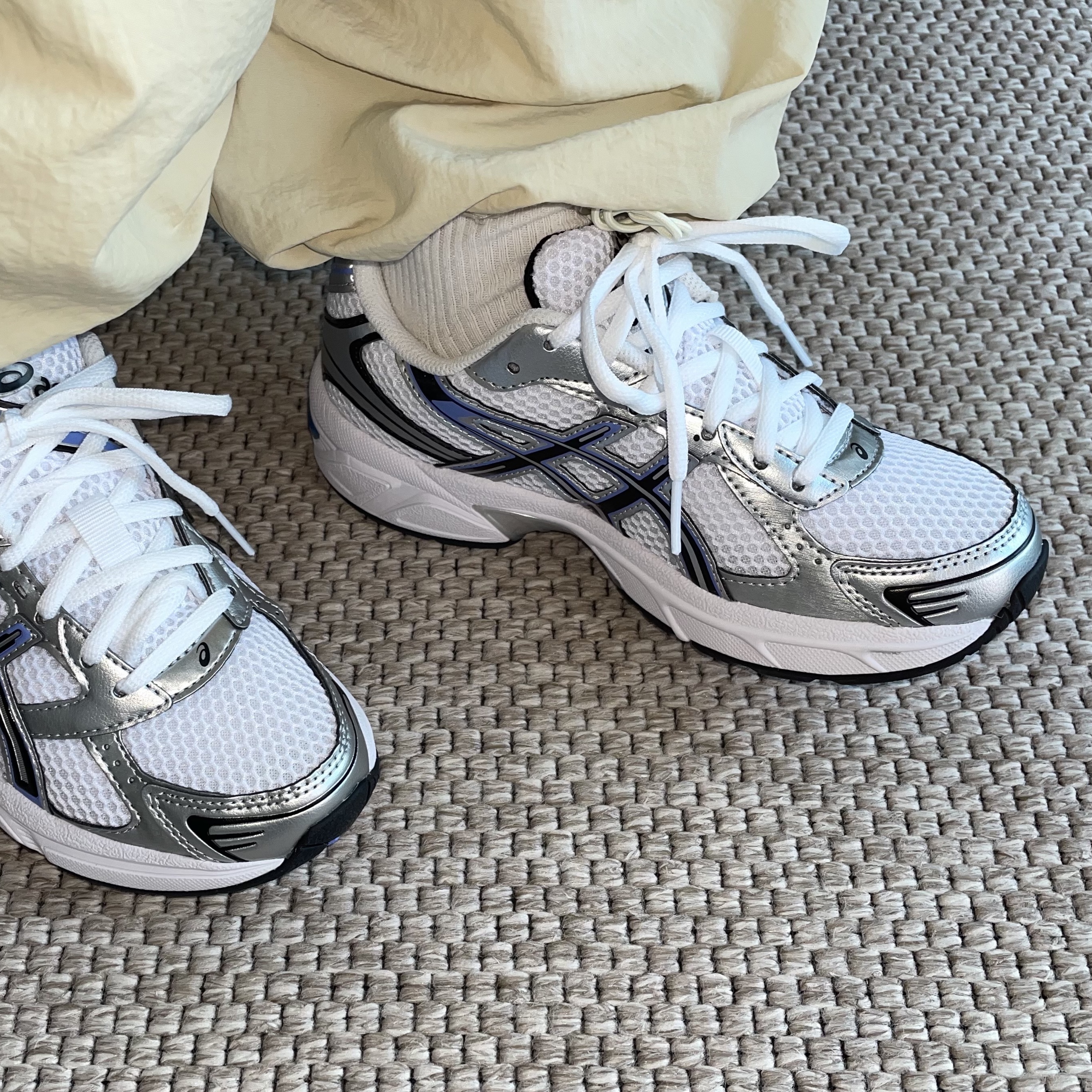(W) Asics Gel-1130 White Periwinkle Blue 착용 스타일