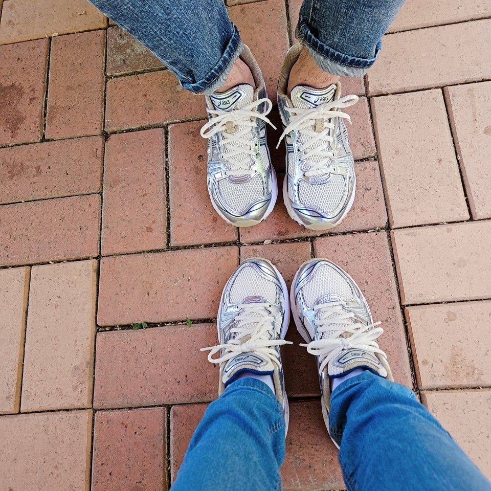 Asics Gel-Kayano 14 Cream Pure Silver 착용 스타일 - 4