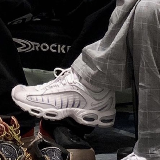 Nike Air Max Tailwind 4 White Sail 착용 스타일