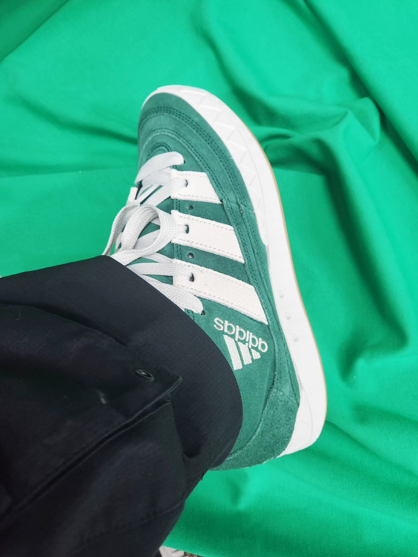 Adidas Adimatic Mid Collegiate Green 착용 스타일
