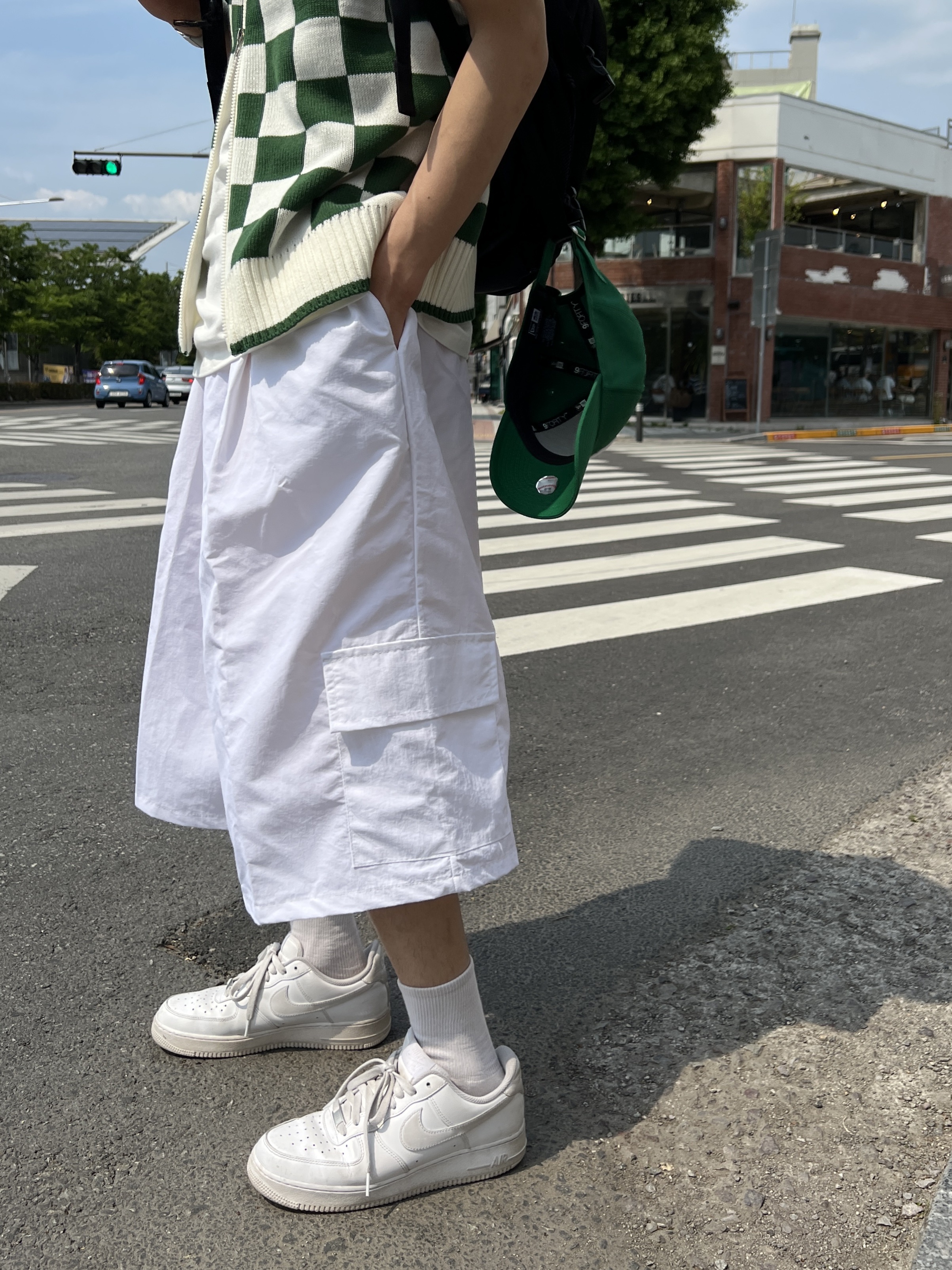 Nike Air Force 1 '07 Low White, Apple AirPods Max Lightning Space Gray (Korean Ver.) 착용 스타일 - 2
