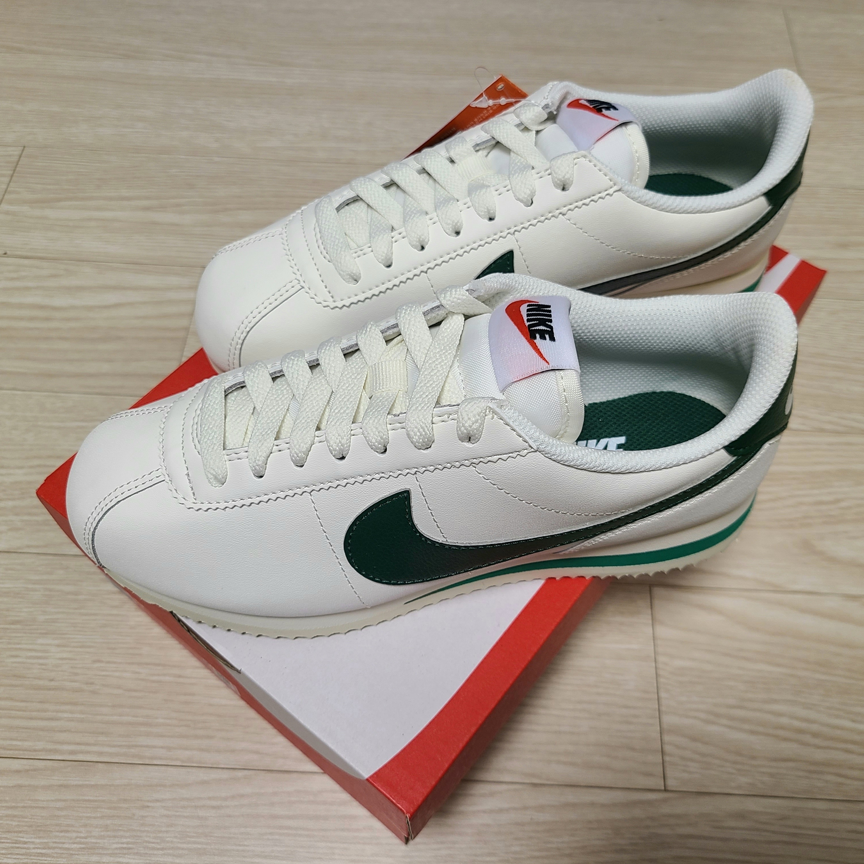 (W) Nike Cortez Gorge Green and Malachite 착용 스타일 - 1