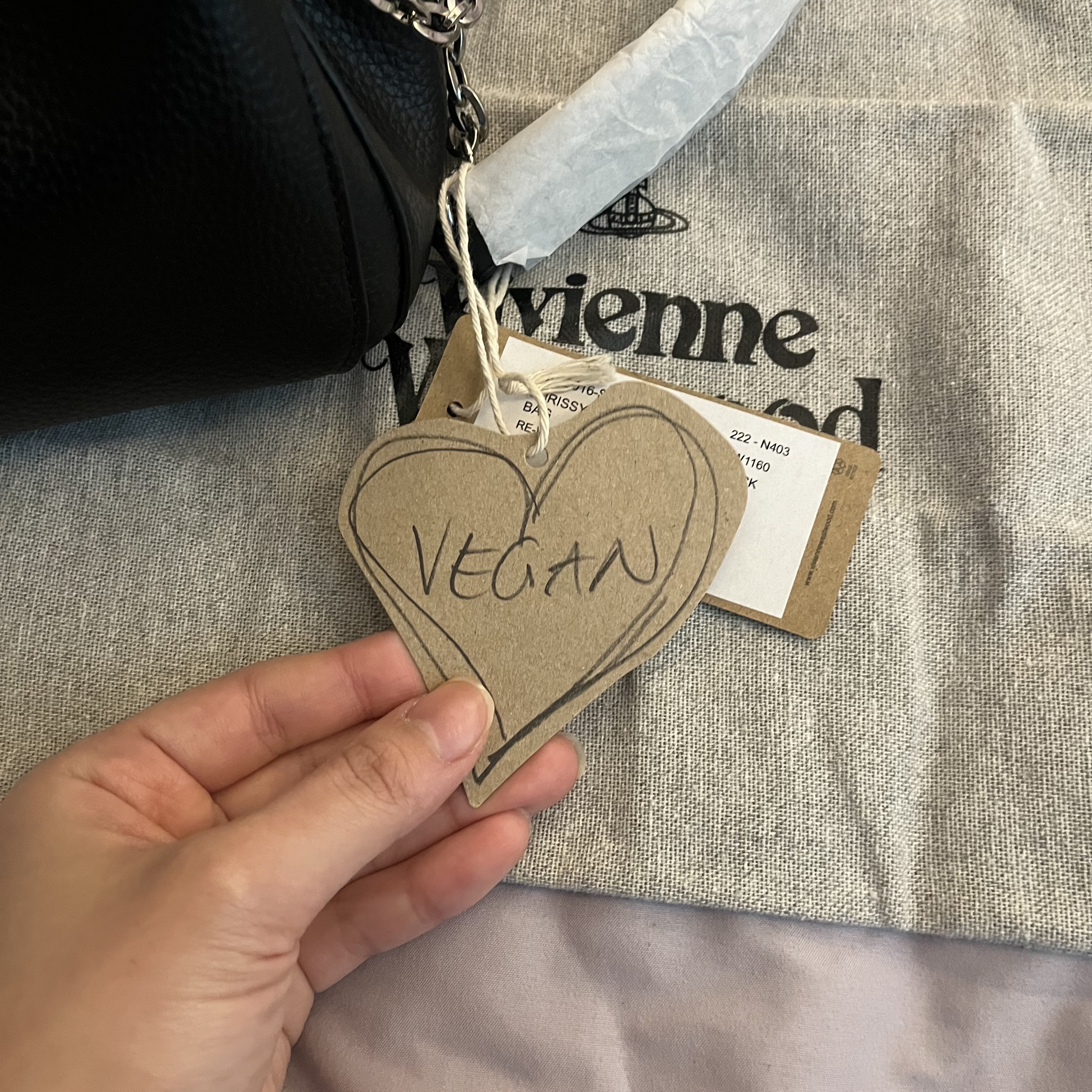 Vivienne Westwood Chrissy Small Bucket Bag Black 착용 스타일 - 2