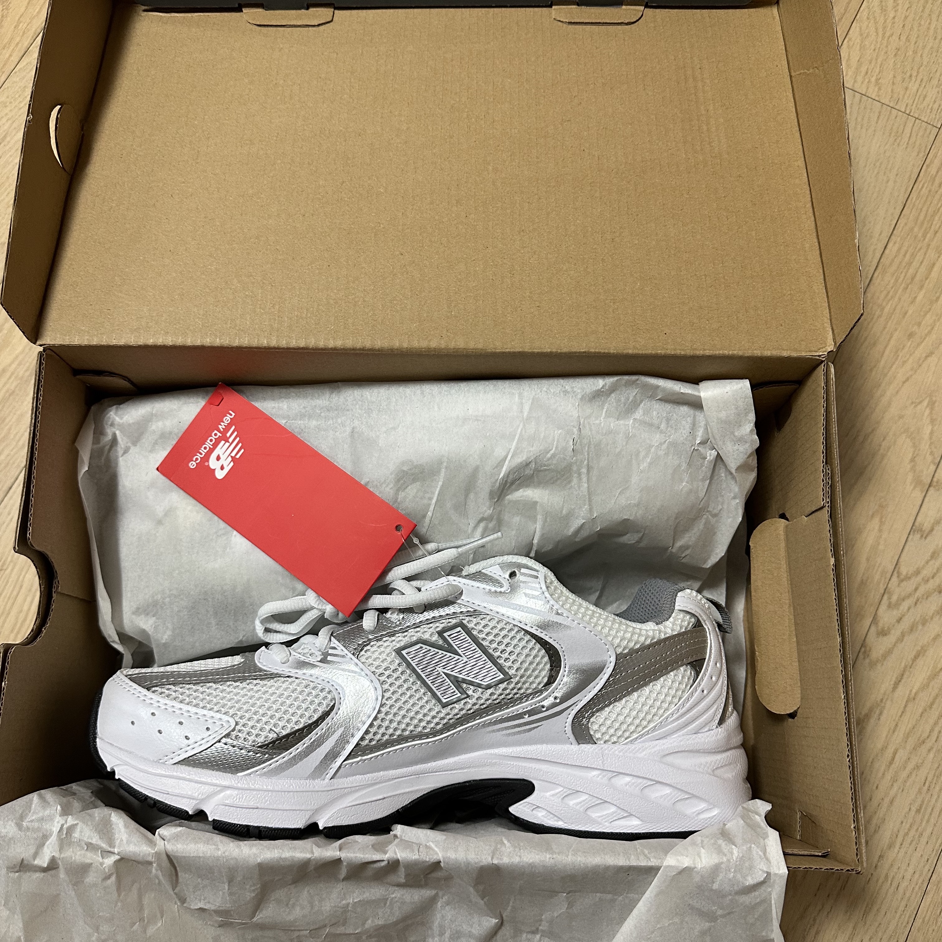 New Balance 530 White Silver 착용 스타일