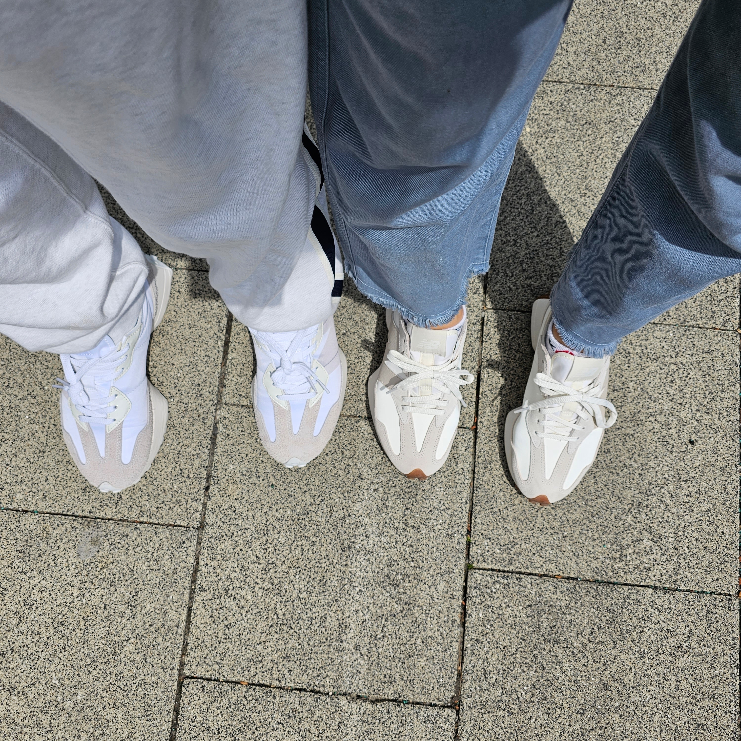 (W) New Balance 327 Moonbeam Timberwolf 착용 스타일