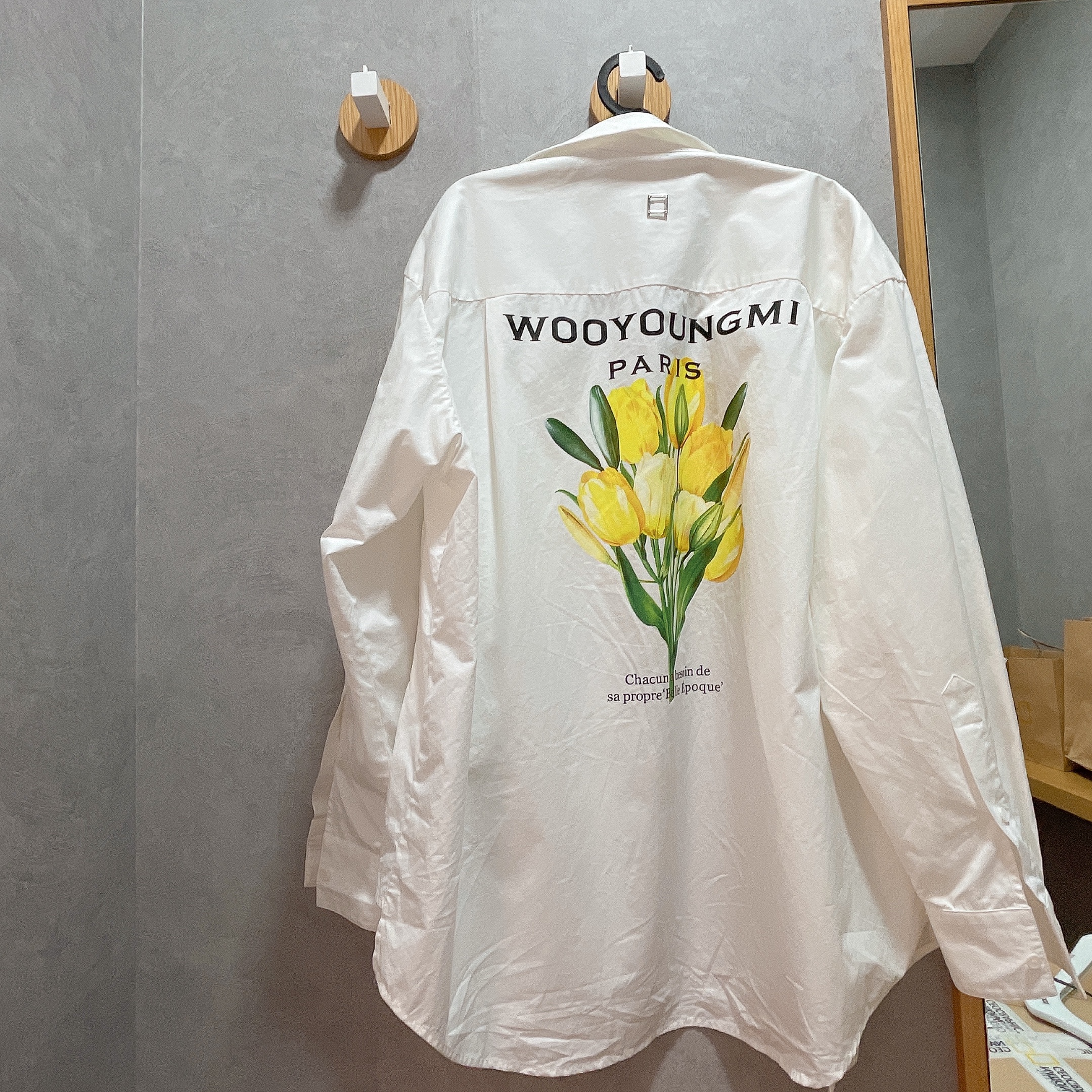 Wooyoungmi Flower Print Back Logo Shirt White - 22SS 착용 스타일
