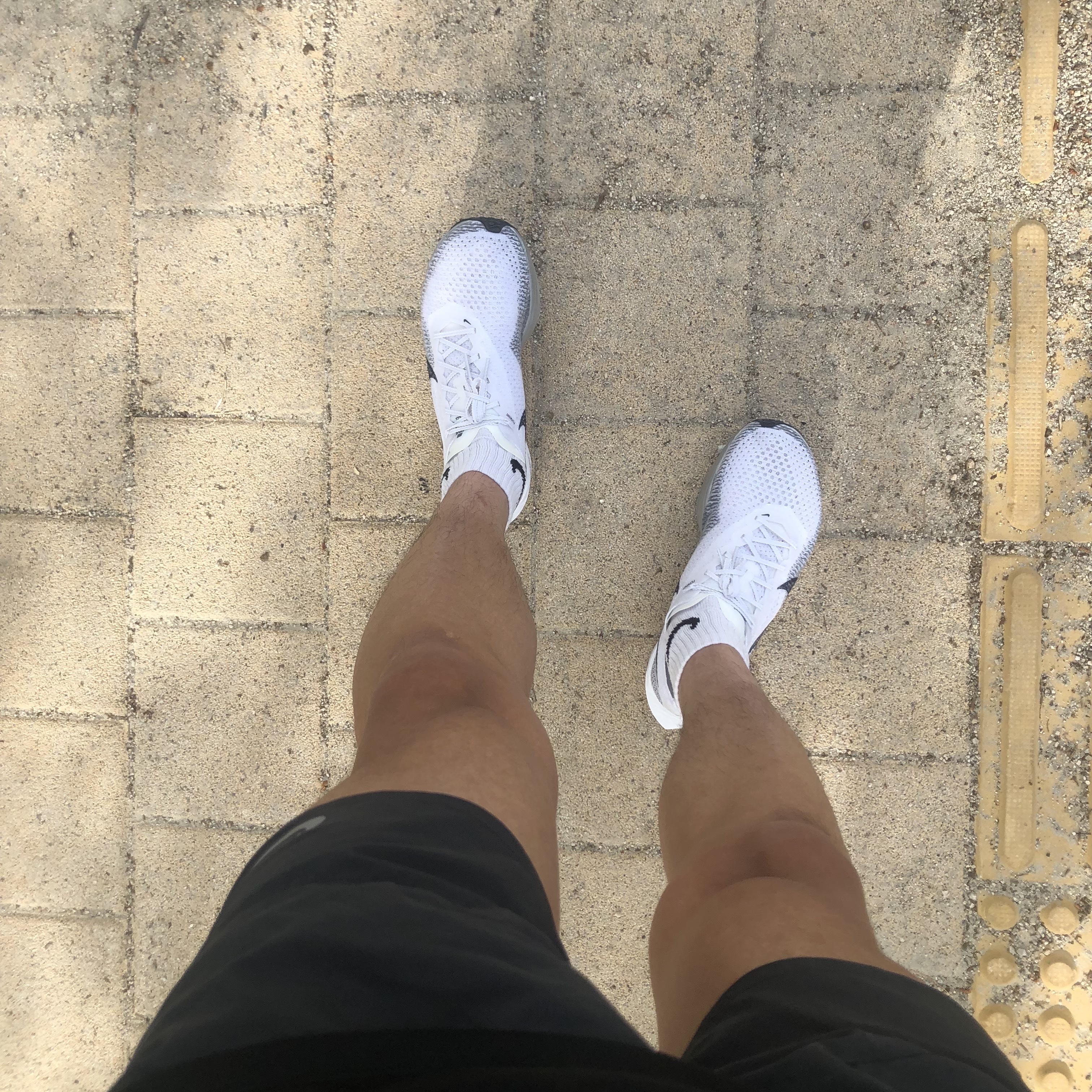 Nike ZoomX Vaporfly Next% 3 White Grey 착용 스타일 - 2