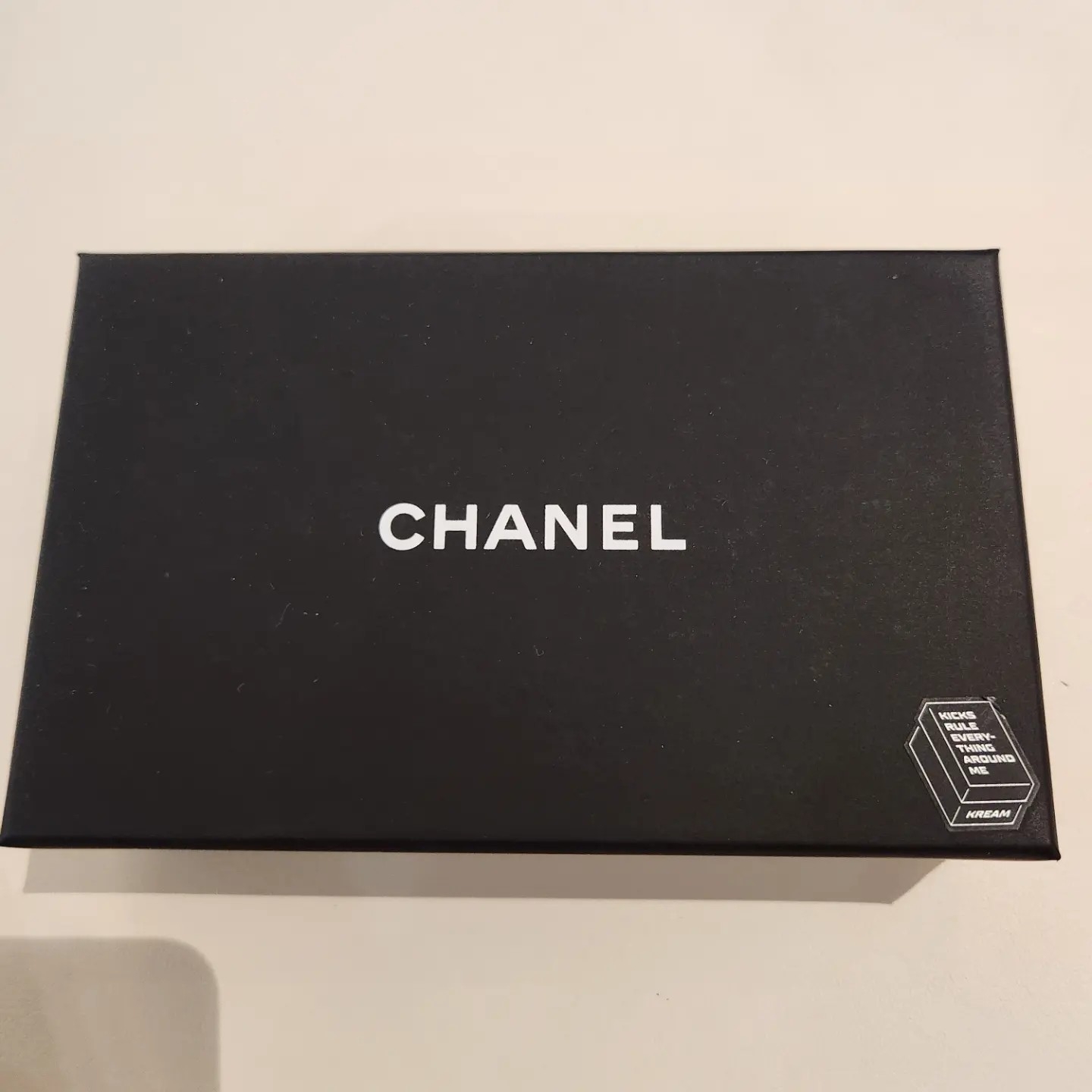Chanel Classic Card Holder Grained Calfskin & Gold Black 착용 스타일 - 1
