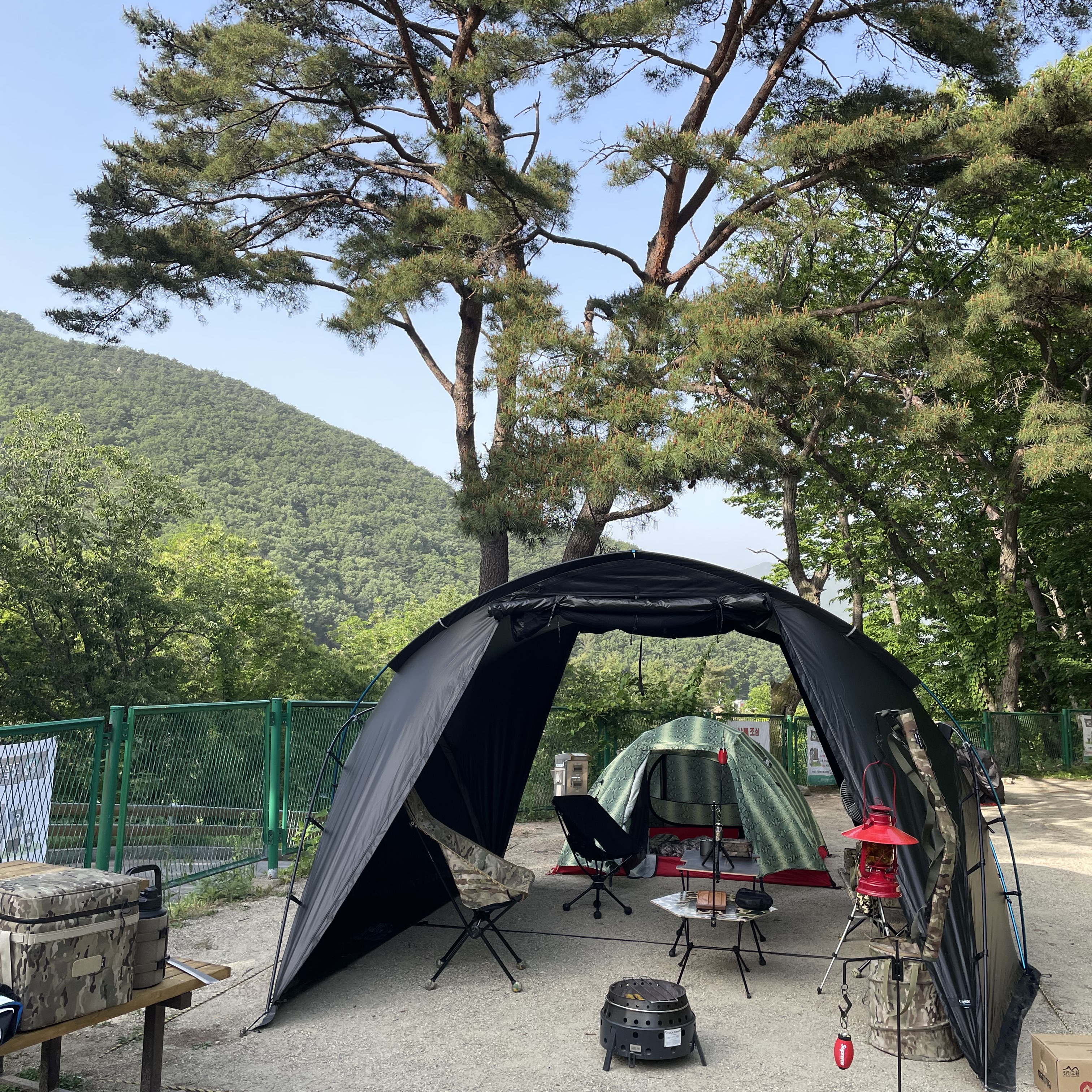 Helinox V-Tarp 4.0 Black, Supreme x The North Face Snakeskin Taped Seam Stormbreak 3 Tent Green - 18SS 착용 스타일