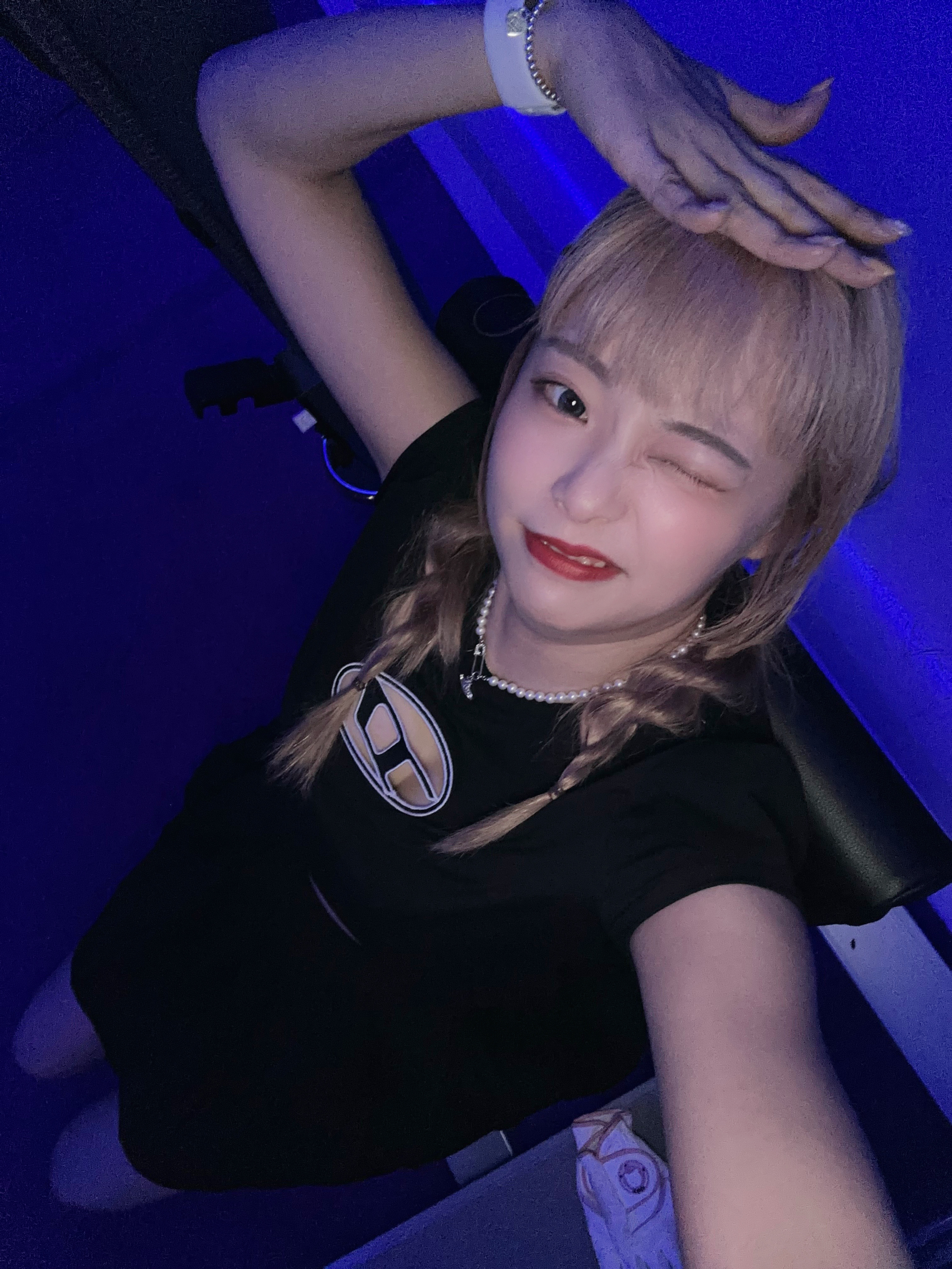(W) Diesel T-Angie Peekaboo Logo T-Shirt Black, (W) Jordan 1 Mid SE Light Mulberry 착용 스타일 - 3