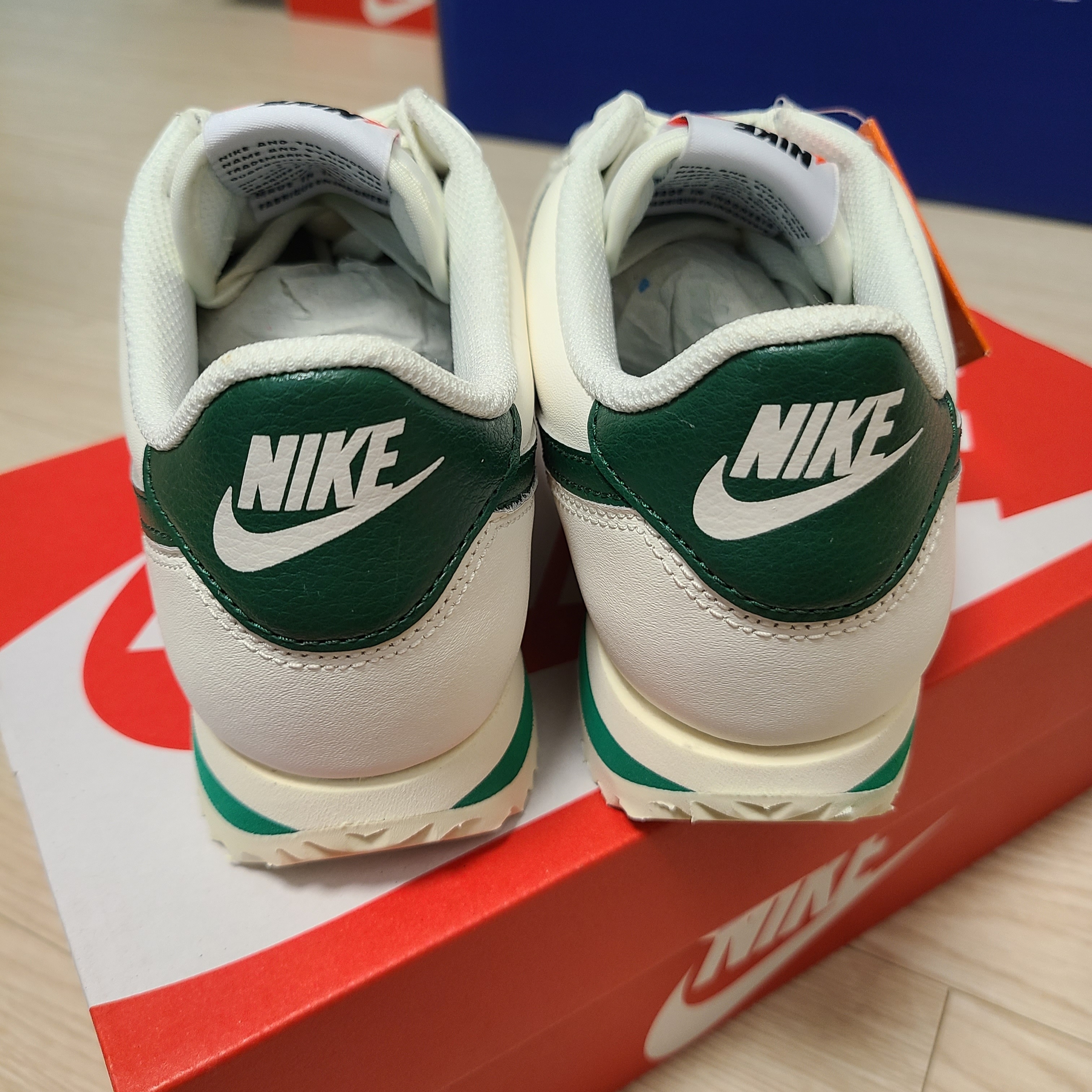 (W) Nike Cortez Gorge Green and Malachite 착용 스타일 - 2