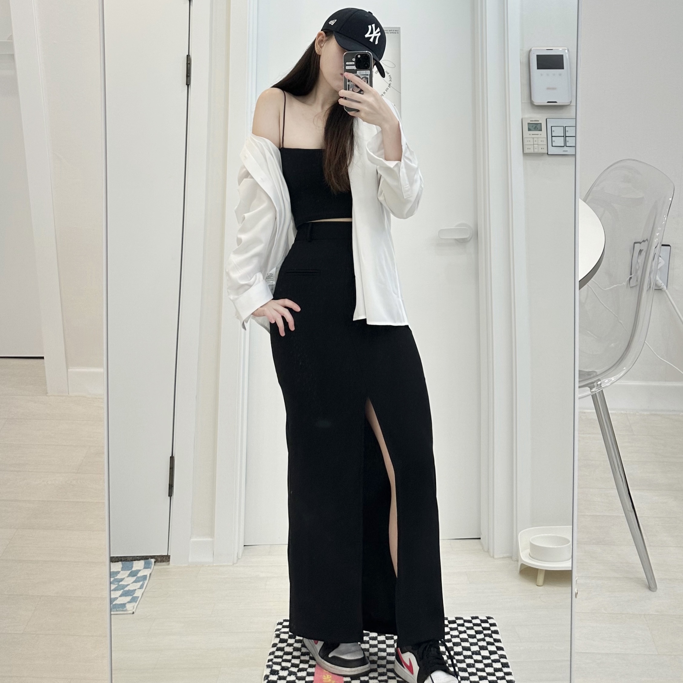 (W) Jordan 1 Low Black Siren Red 착용 스타일 - 1