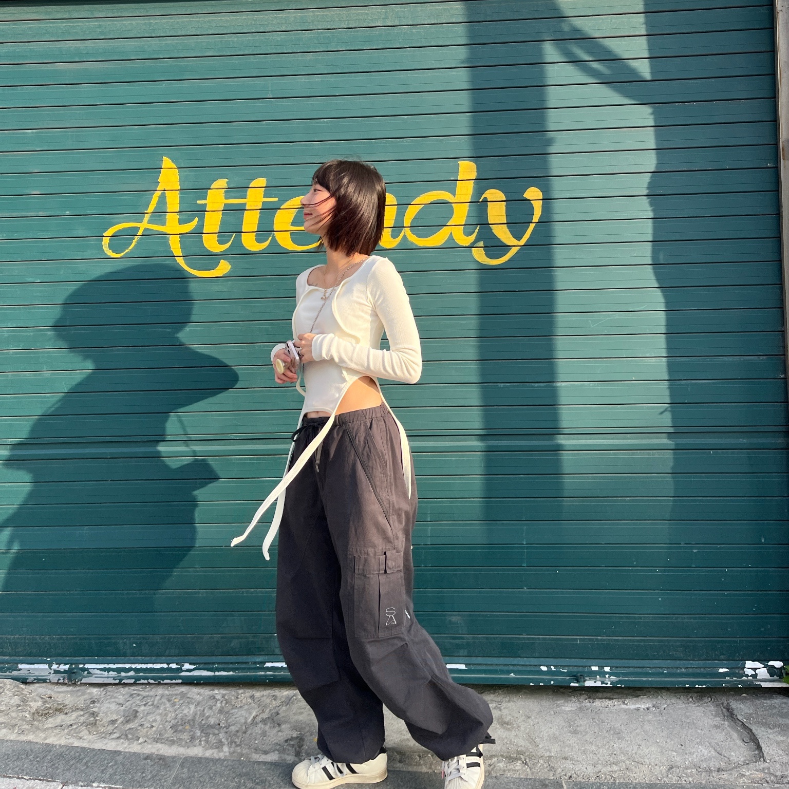 Matin Kim Accordion Mini Bag Black, Adidas x Andre Saraiva Superstar Cream White Core Black 착용 스타일 - 2