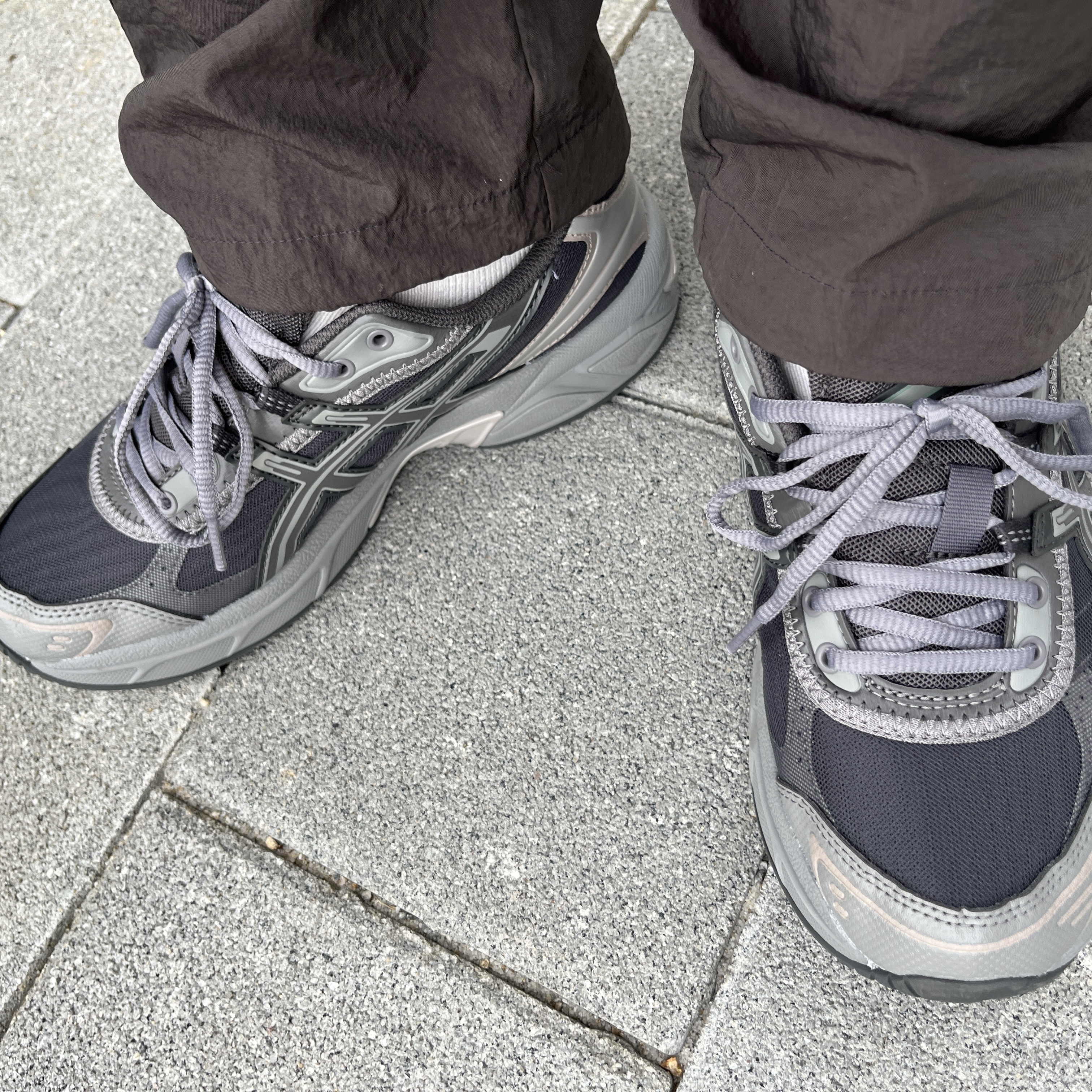 Asics Gel-1130 RE Obsidian Grey 착용 스타일