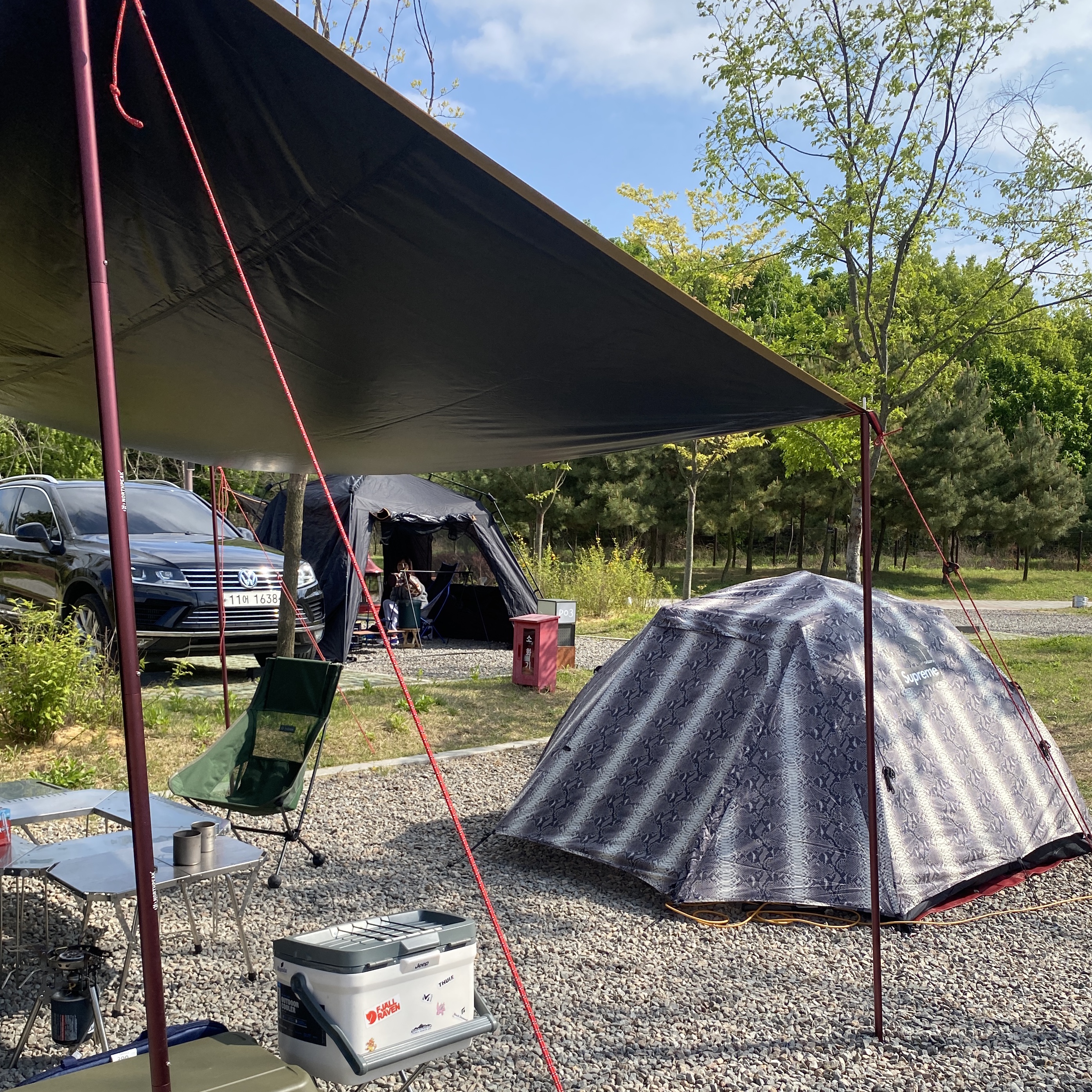 Supreme x The North Face Snakeskin Taped Seam Stormbreak 3 Tent Black - 18SS, Snow Peak Jikaro Table 착용 스타일 - 2