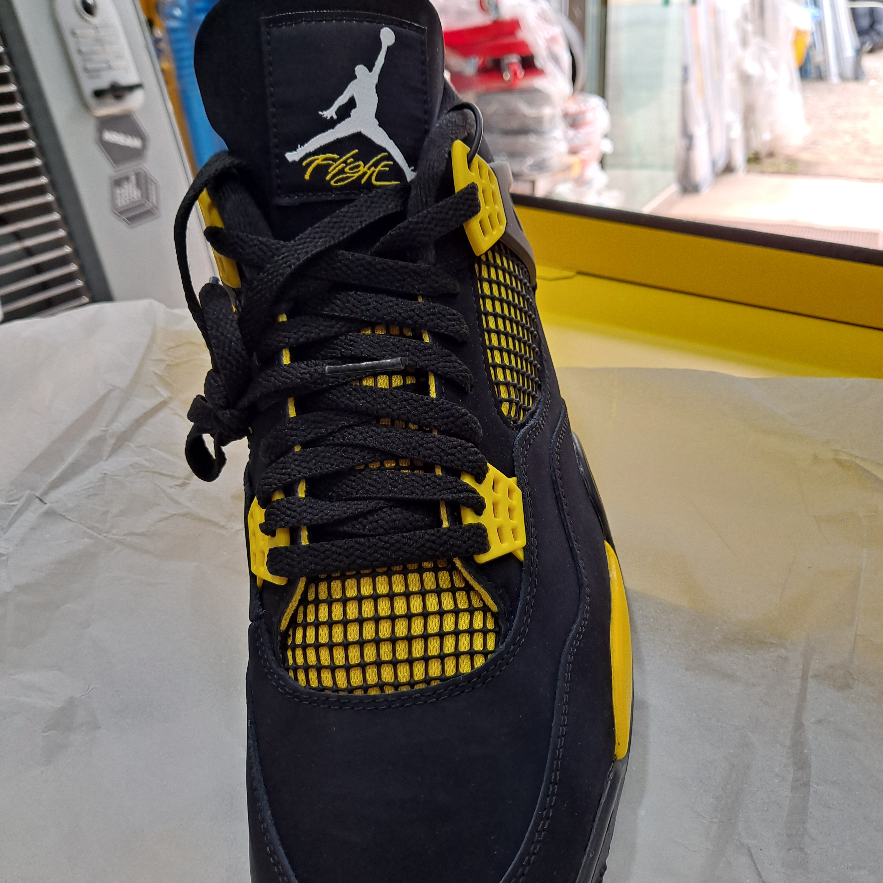 Jordan 4 Retro Thunder 2023 착용 스타일 - 1