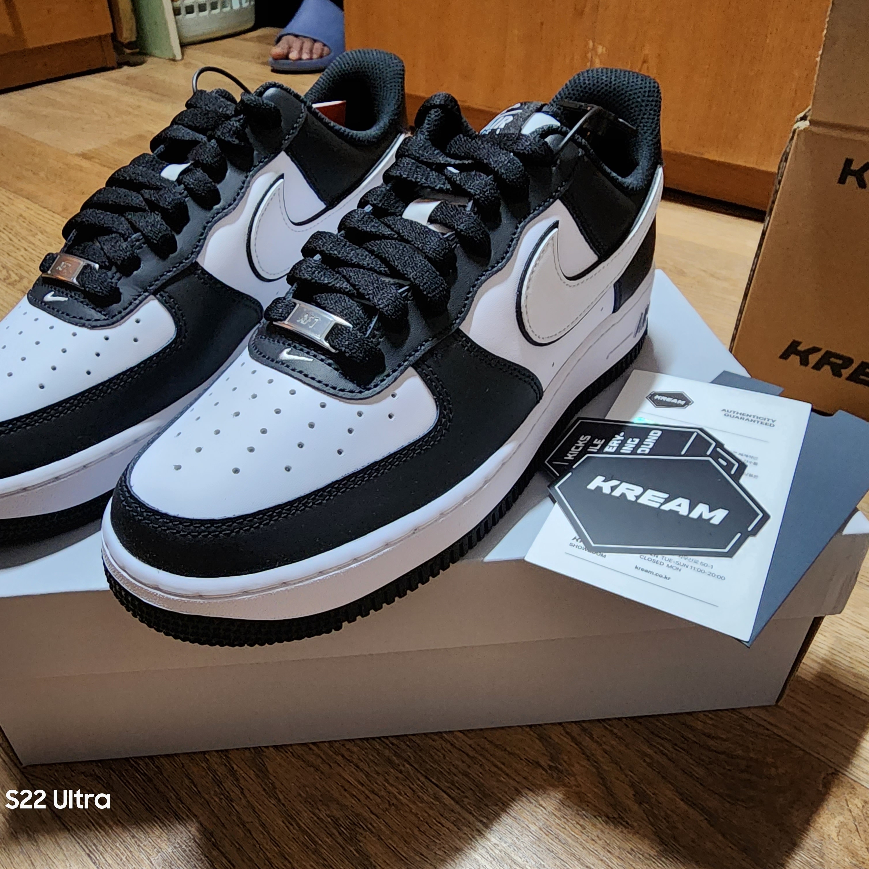 Nike Air Force 1 '07 Black White 착용 스타일 - 2