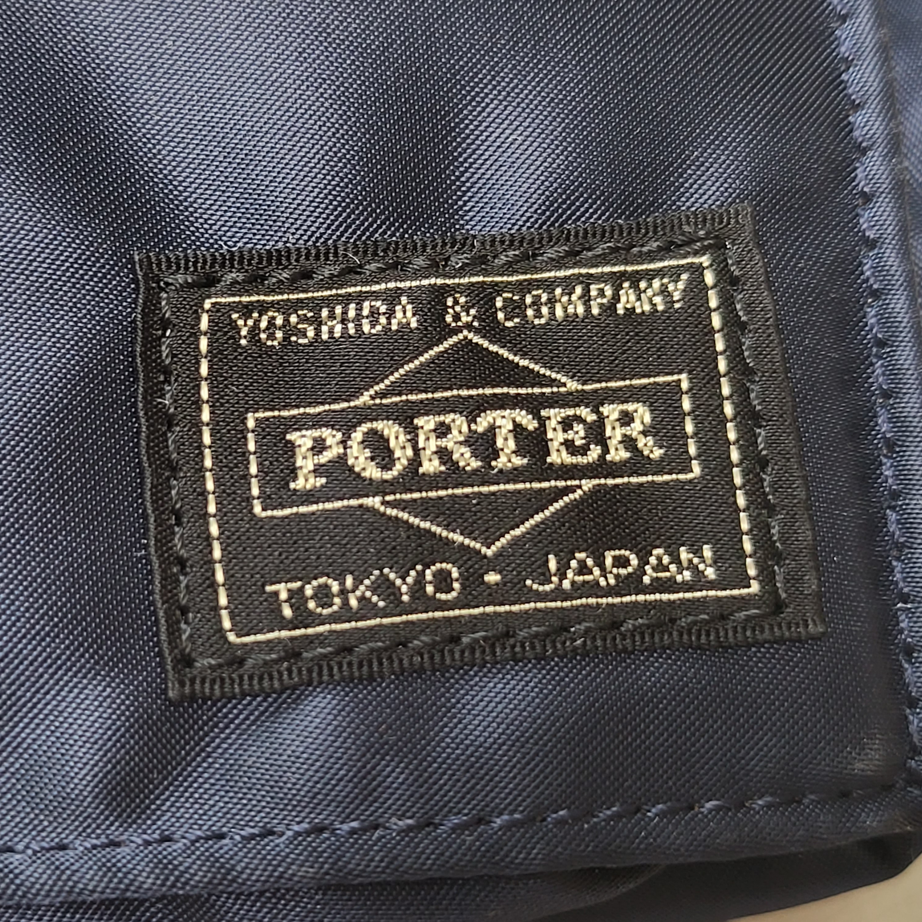 Porter Tanker Shoulder Bag S Iron Blue 착용 스타일 - 1