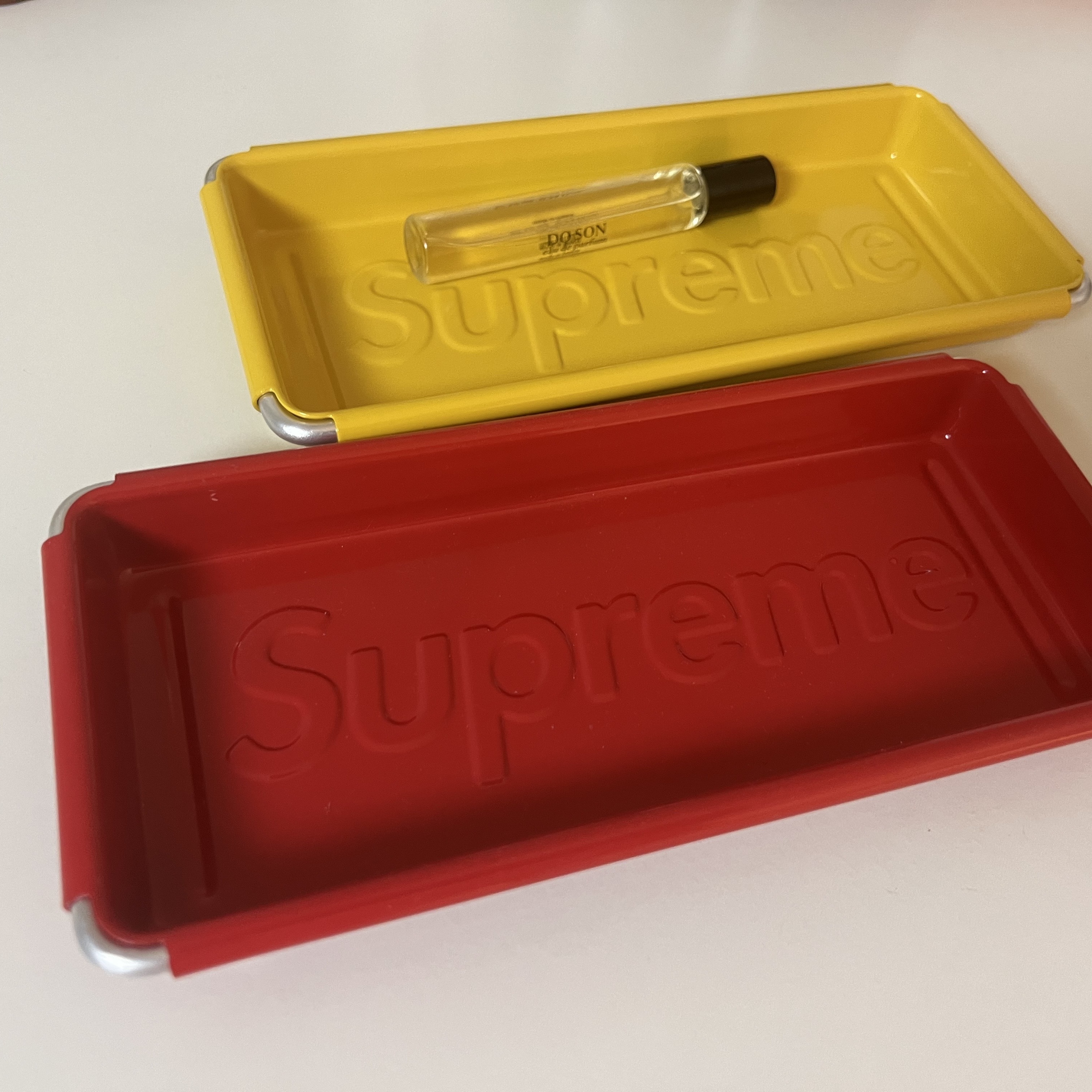 Supreme x Dulton Tray Yellow - 23SS 착용 스타일