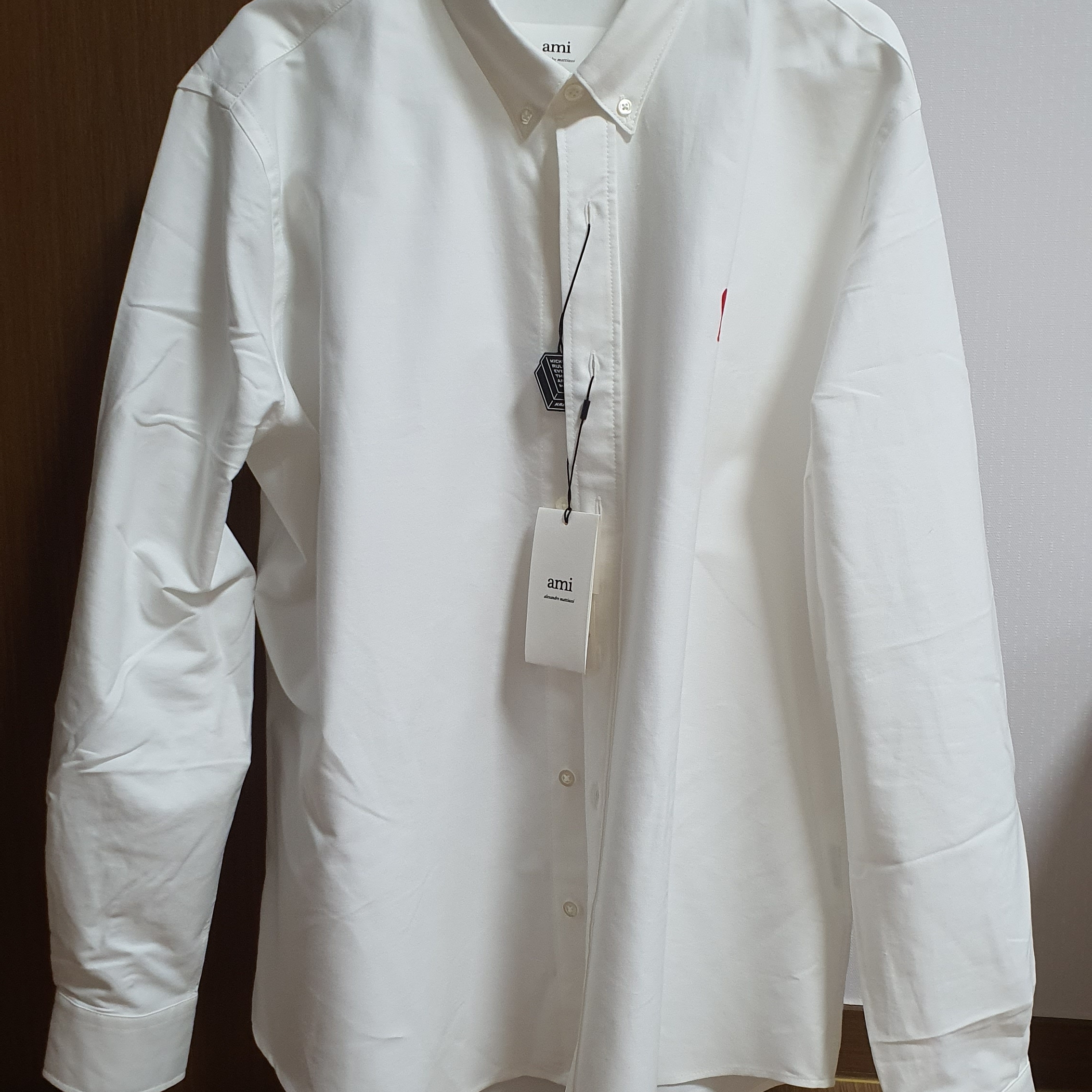 AMI de Coeur Oxford Button Down Shirt Natural White 착용 스타일