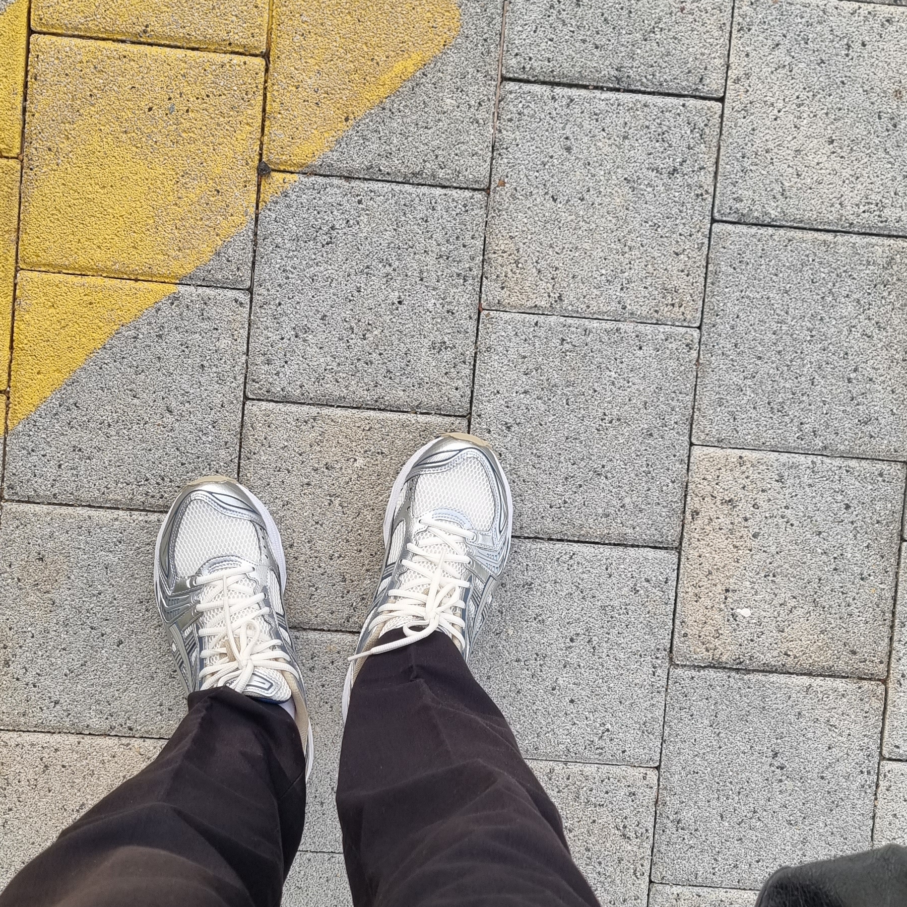Asics Gel-Kayano 14 Cream Pure Silver 착용 스타일
